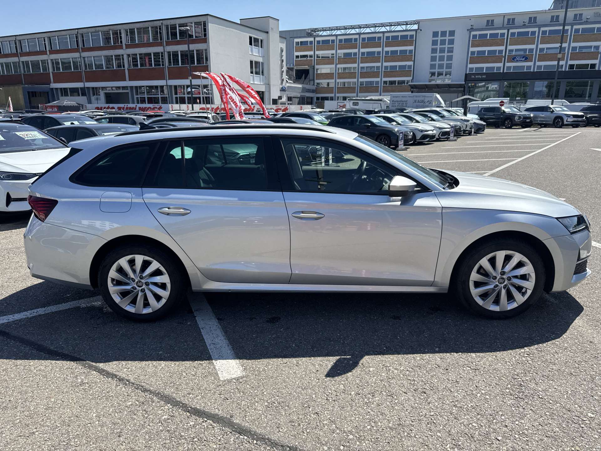 SKODA Octavia Combi 2.0 TDi Selection DSG-Automat-image-10