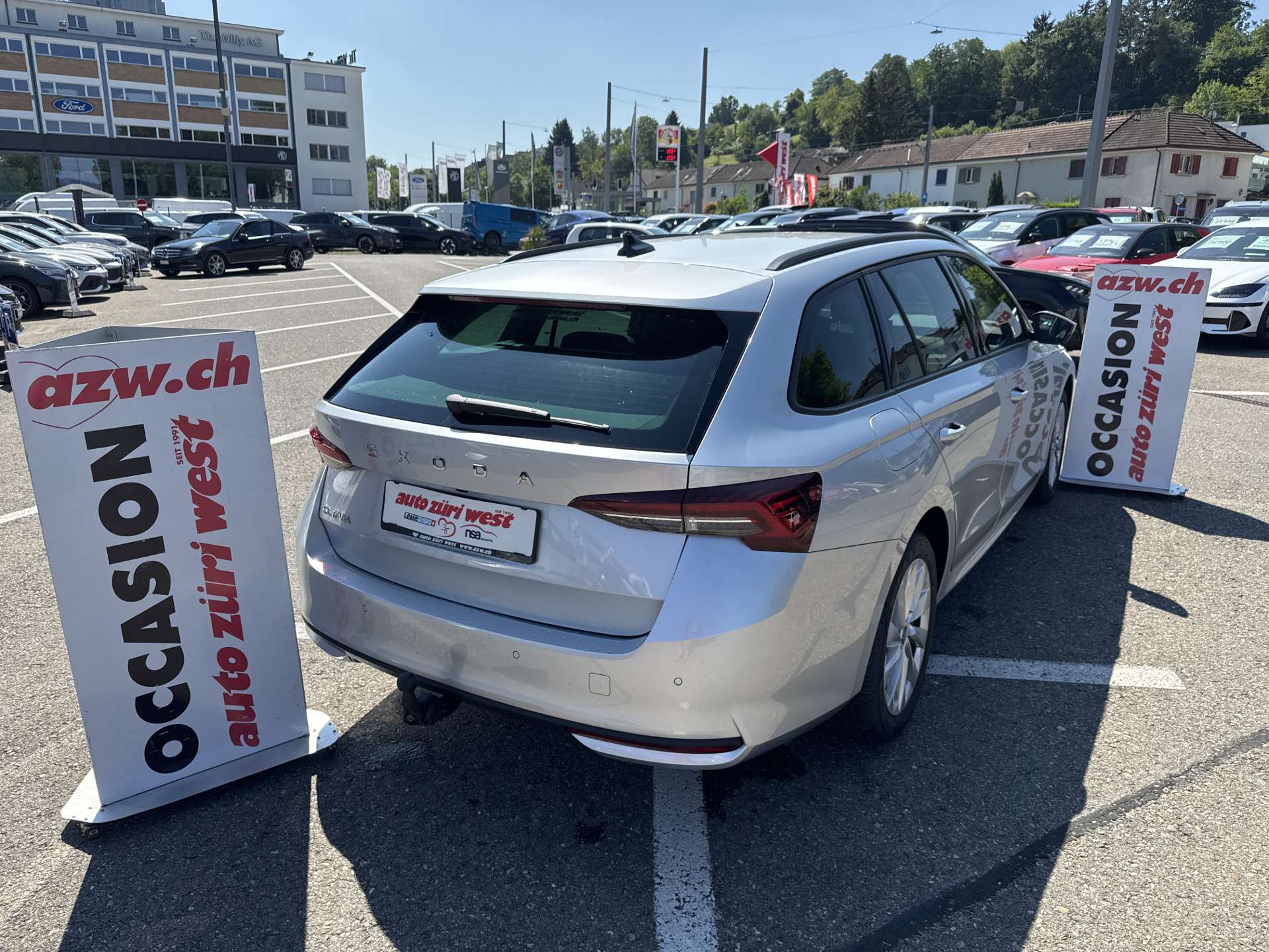 SKODA Octavia Combi 2.0 TDi Selection DSG-Automat-image-2