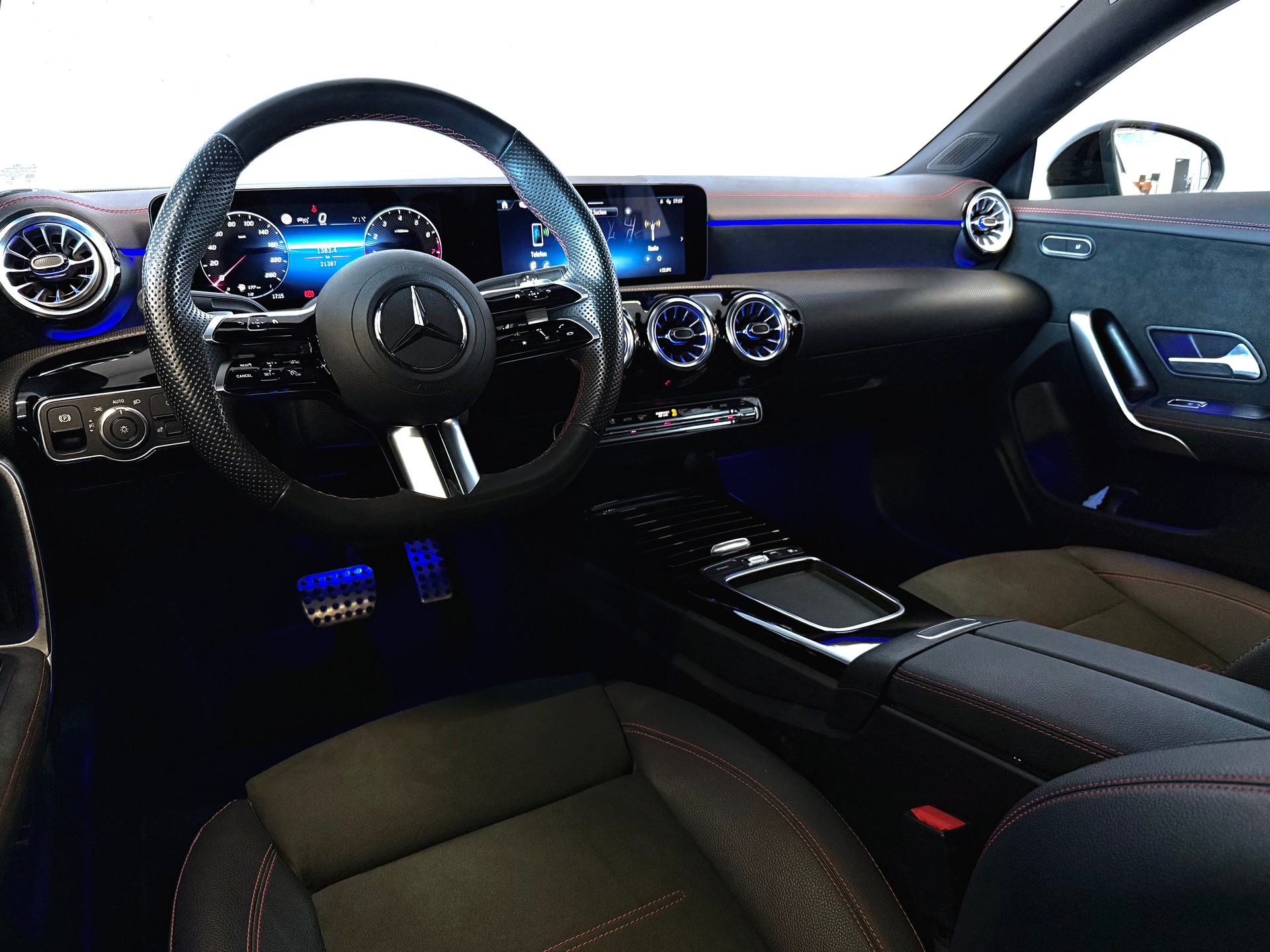 MERCEDES-BENZ CLA 200 AMG LINE | FACELIFT | GARANTIE bis 2030!-image-7