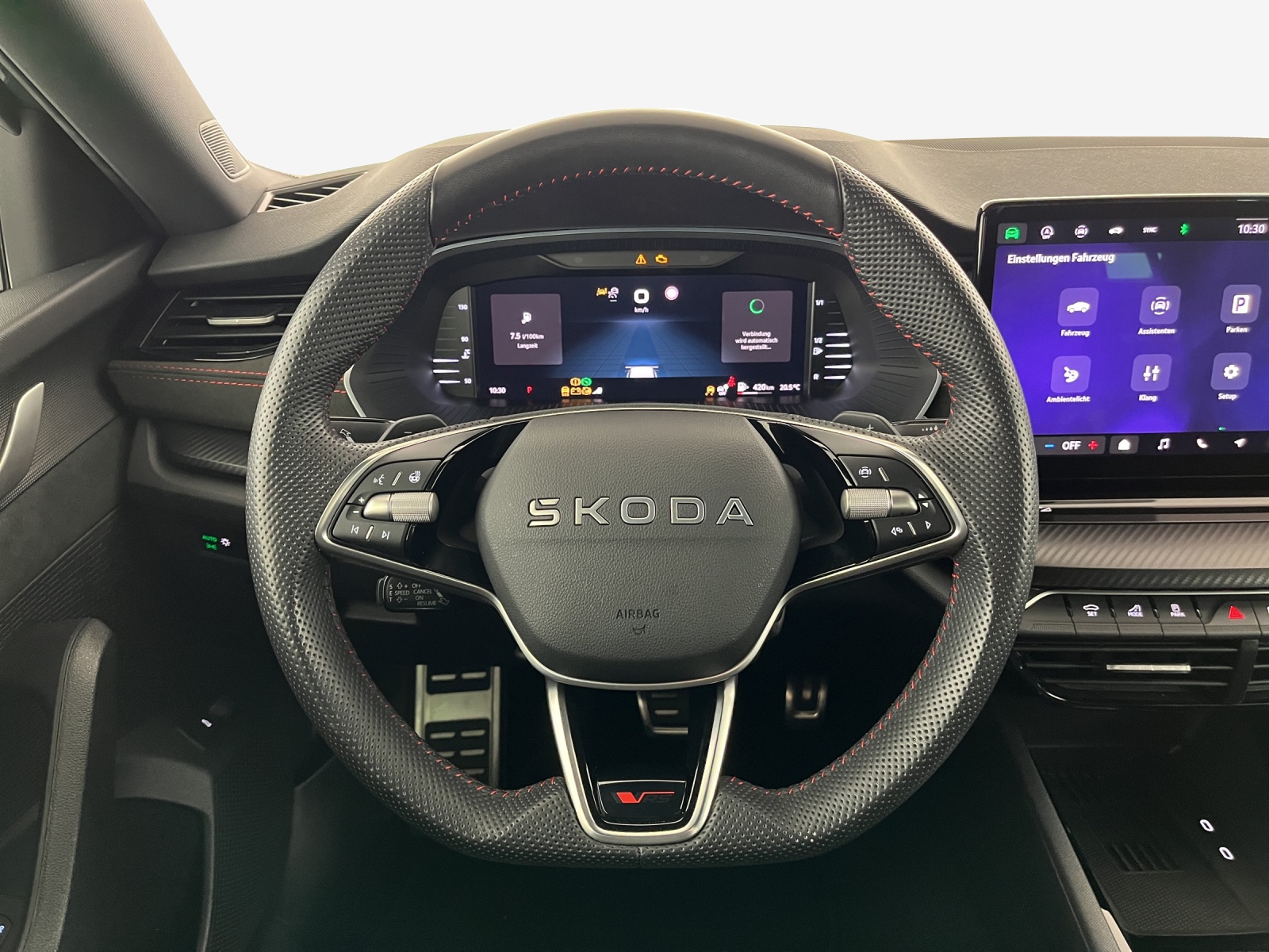 SKODA Octavia Combi 2.0 TSI DSG RS-image-9