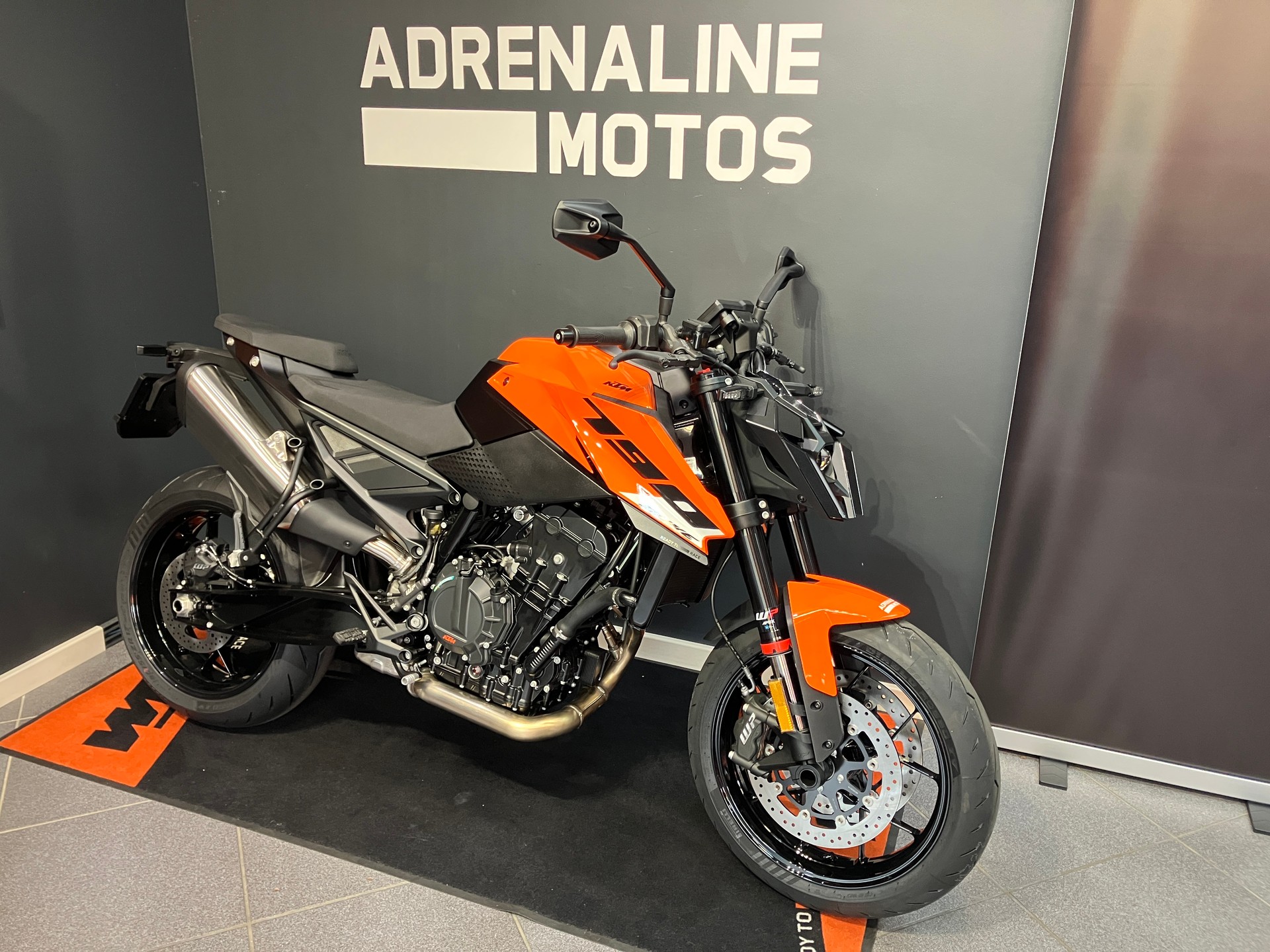 KTM 790 Duke-showroom-element-1