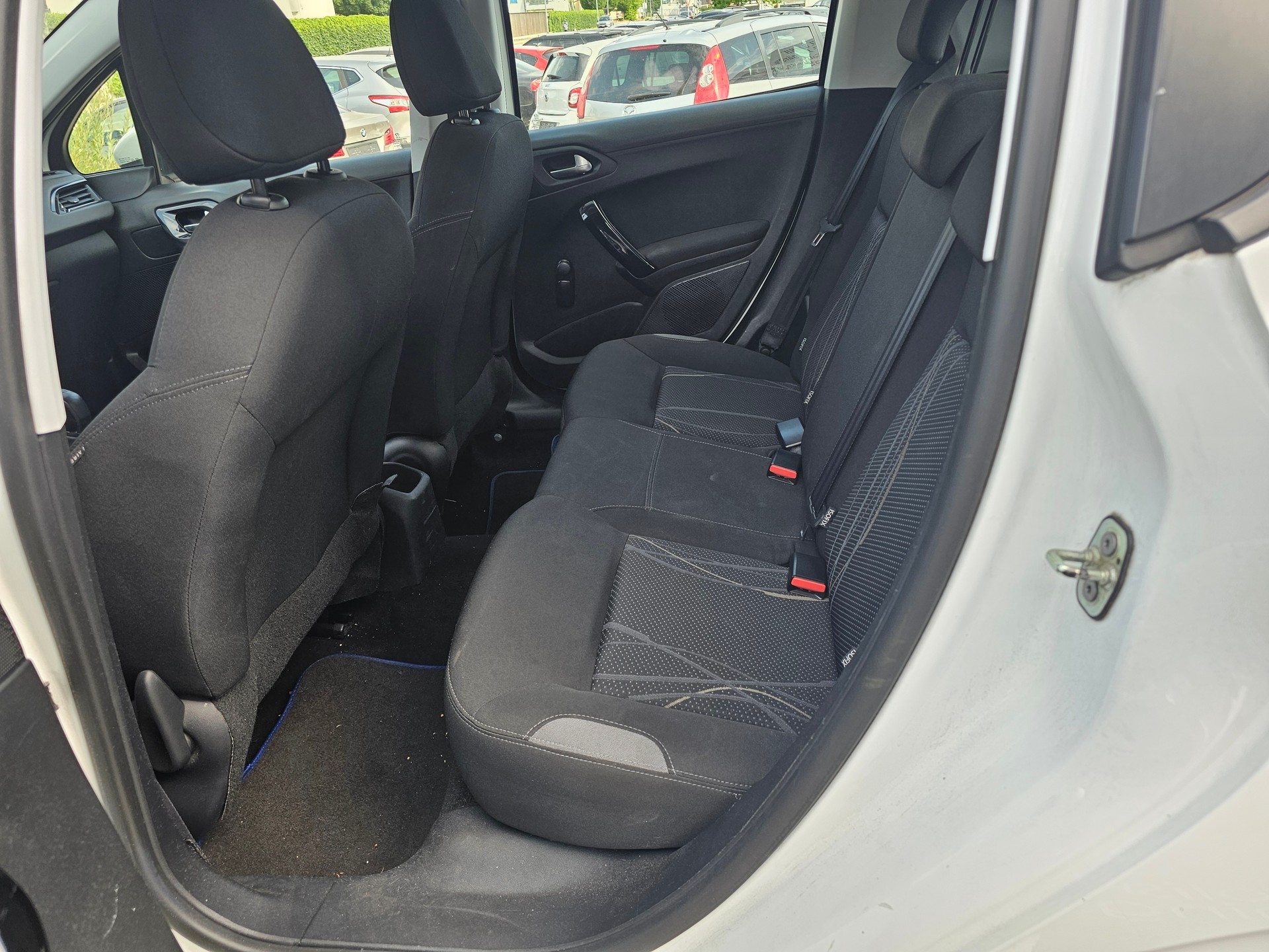 PEUGEOT 208 1.2 VTI Access-image-11