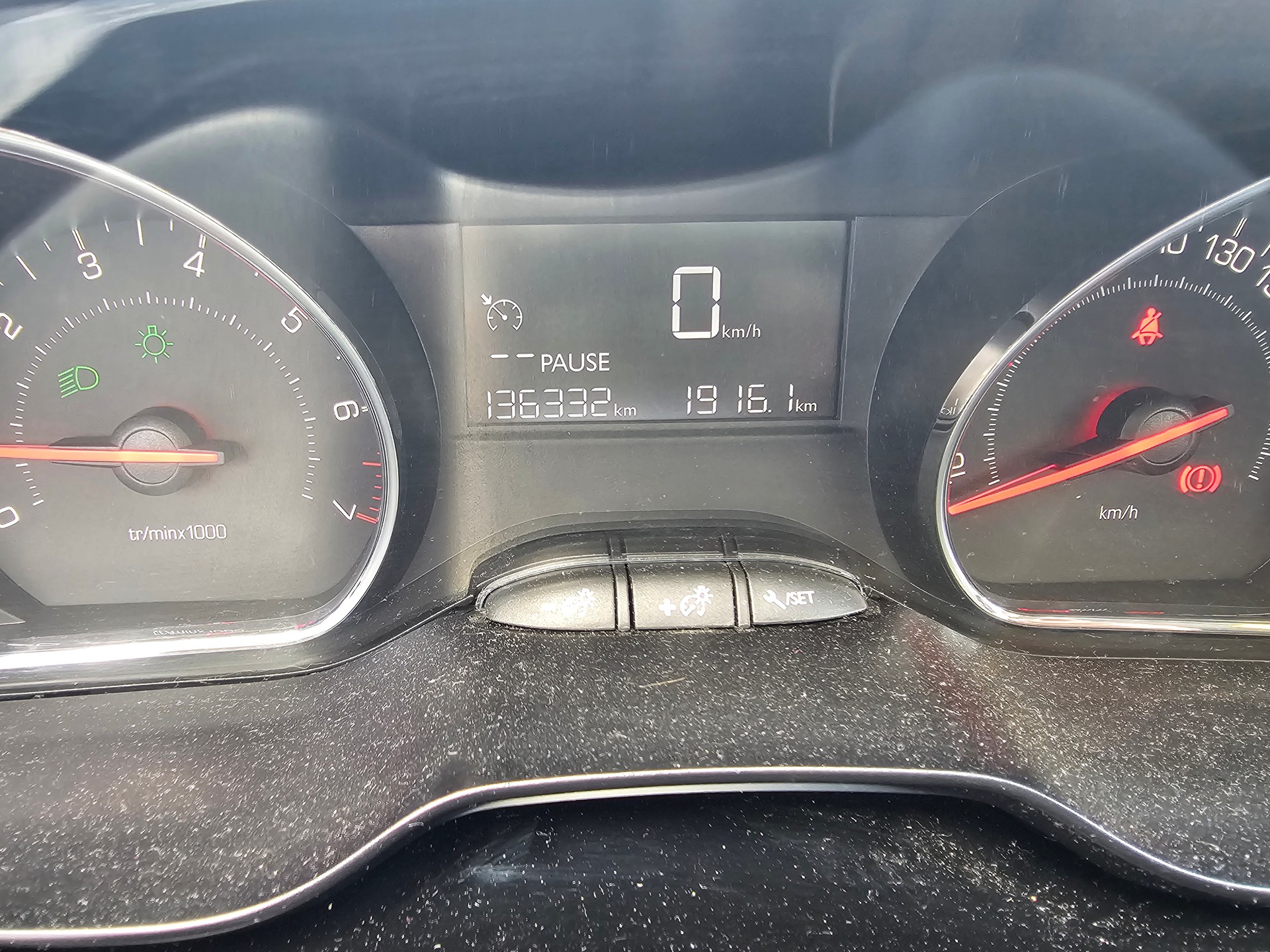 PEUGEOT 208 1.2 VTI Access-image-10