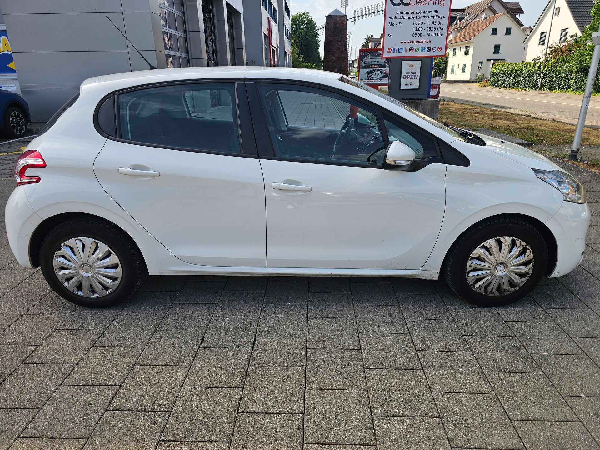 PEUGEOT 208 1.2 VTI Access-image-5