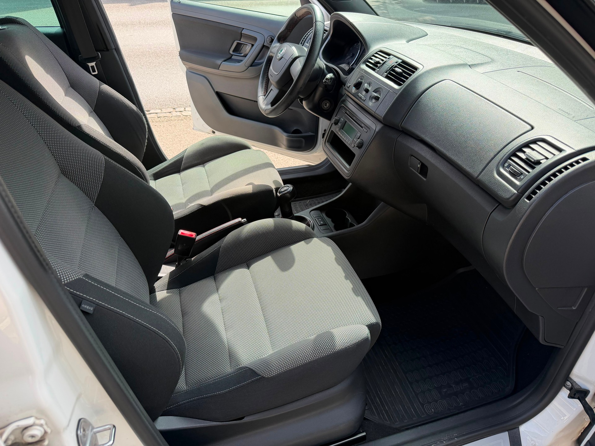SKODA Fabia 1.2 TSI Monte Carlo-image-9