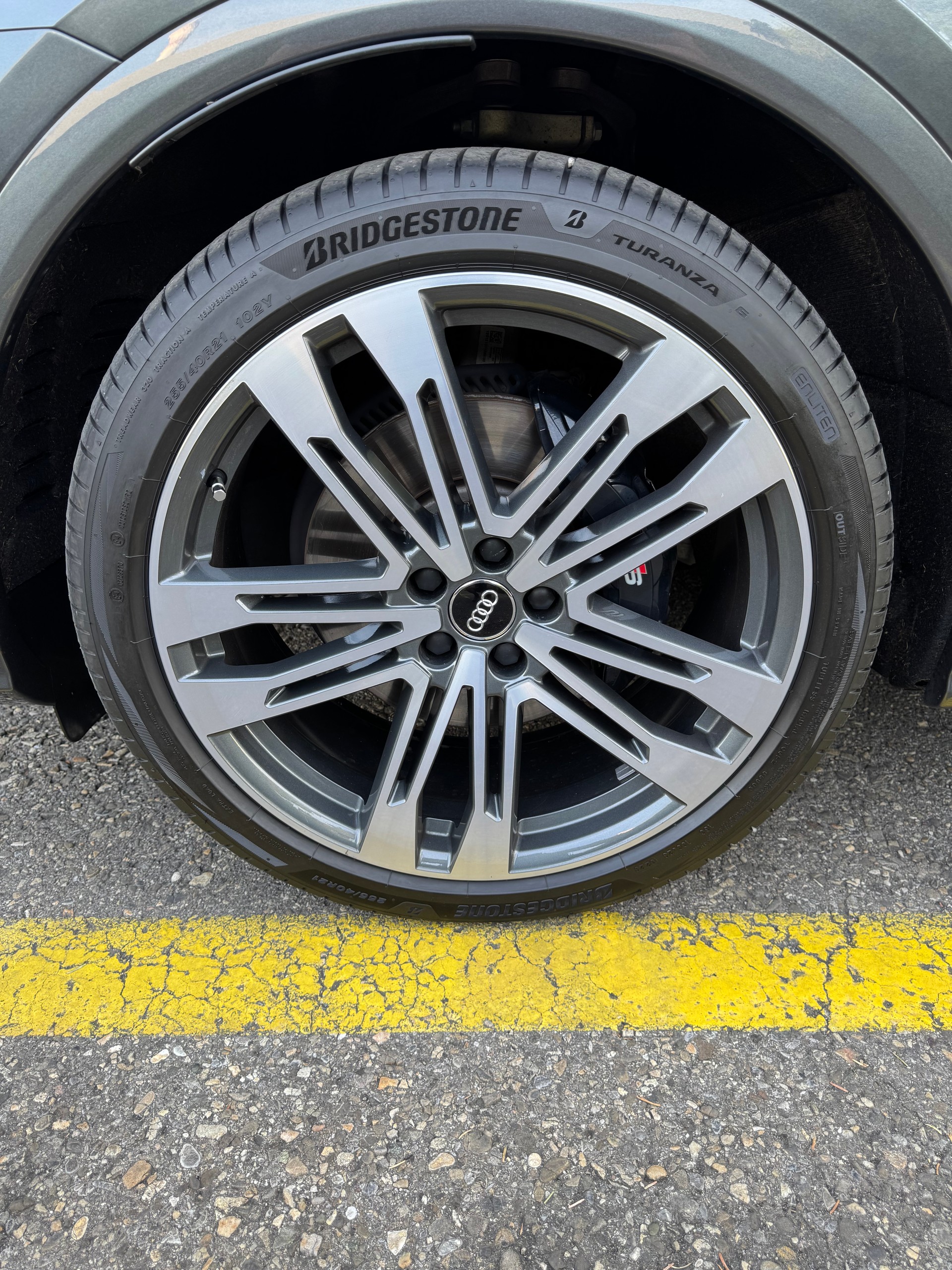 AUDI SQ5 3.0 TFSI Quattro S-Tronic 354 PS mit allen Optionen und Anhängerkupplung Panoramadach Sitzbelüftung 21 Zoll Alu-image-25