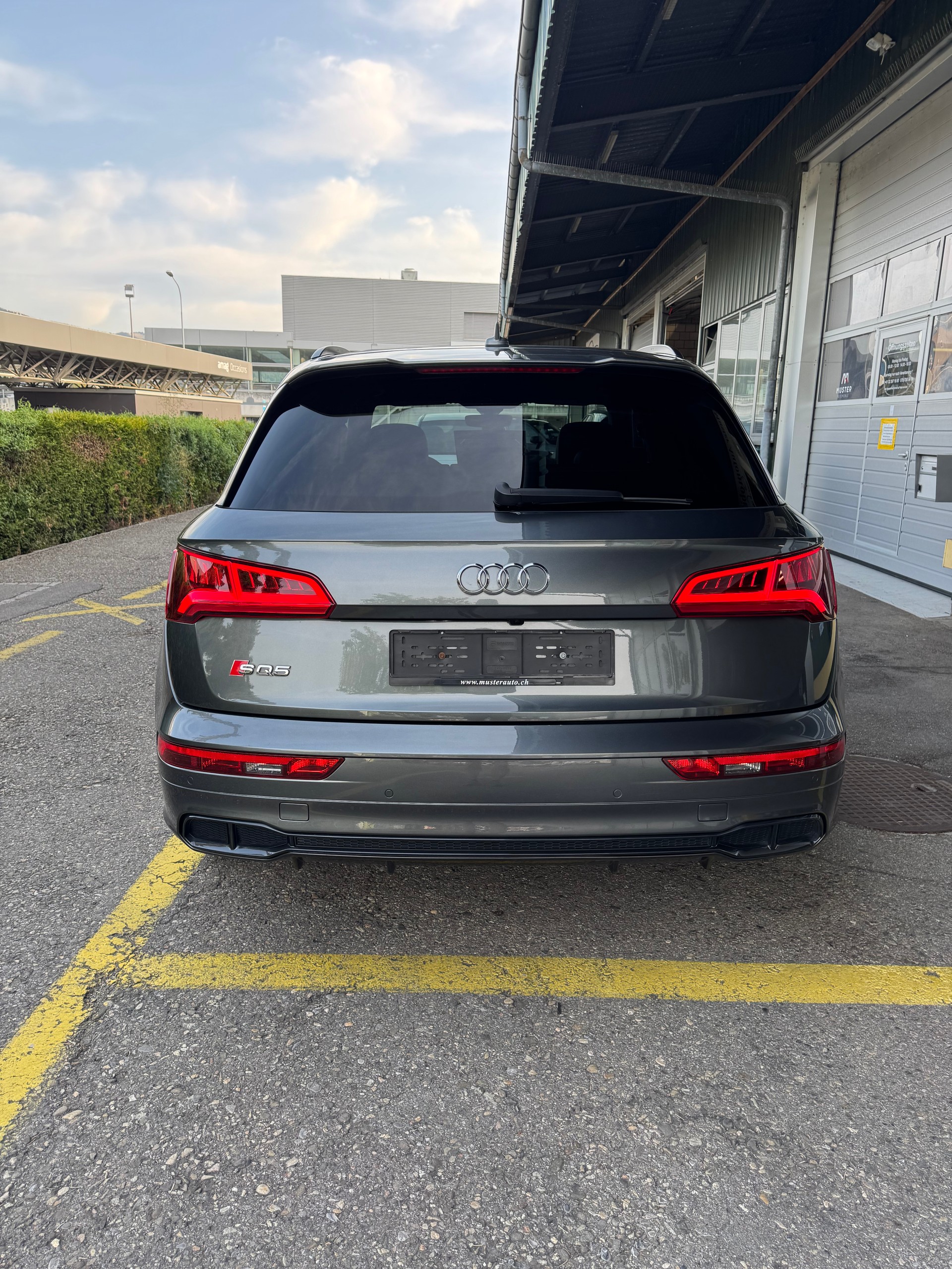 AUDI SQ5 3.0 TFSI Quattro S-Tronic 354 PS mit allen Optionen und Anhängerkupplung Panoramadach Sitzbelüftung 21 Zoll Alu-image-21