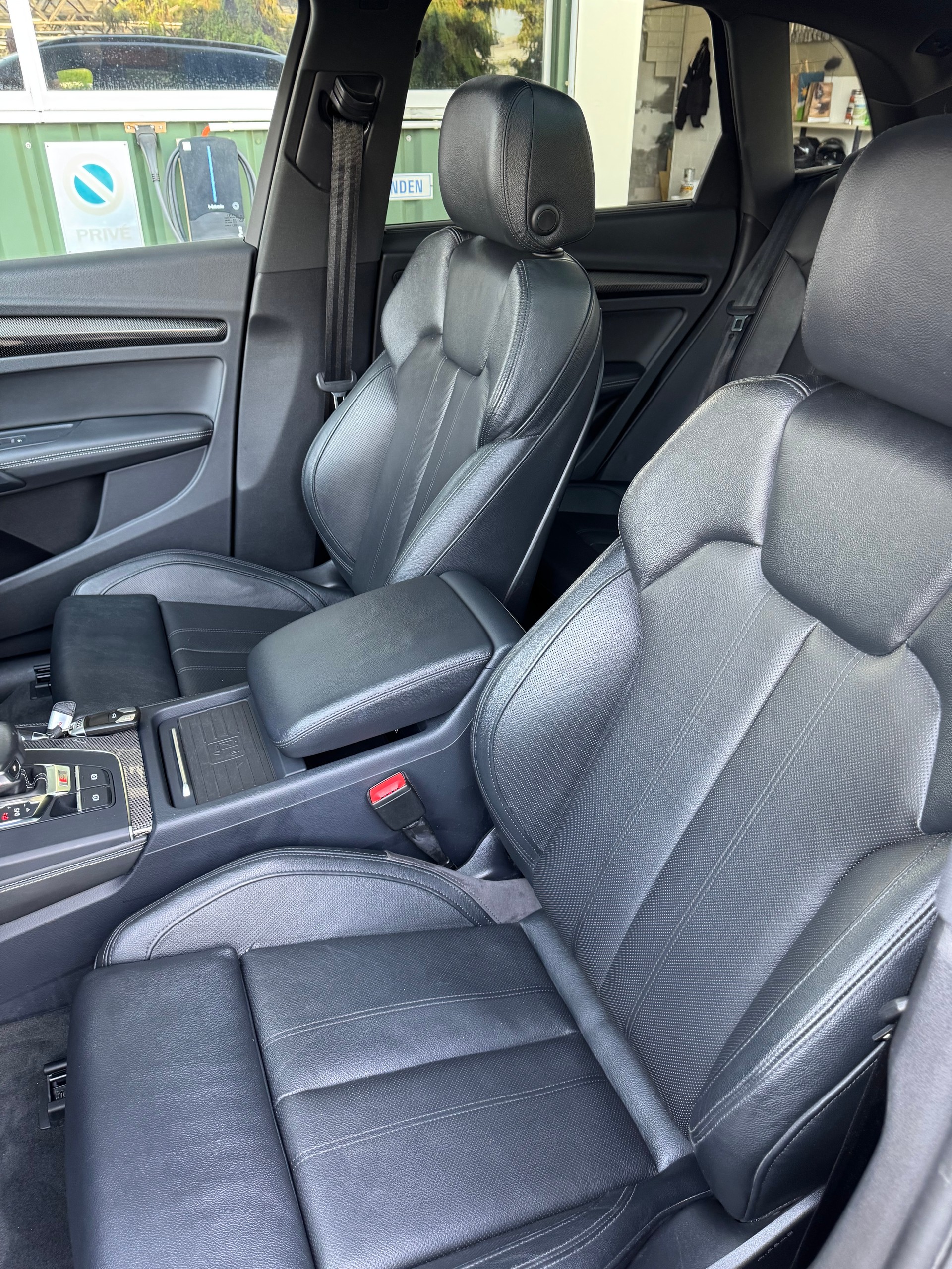 AUDI SQ5 3.0 TFSI Quattro S-Tronic 354 PS mit allen Optionen und Anhängerkupplung Panoramadach Sitzbelüftung 21 Zoll Alu-image-6