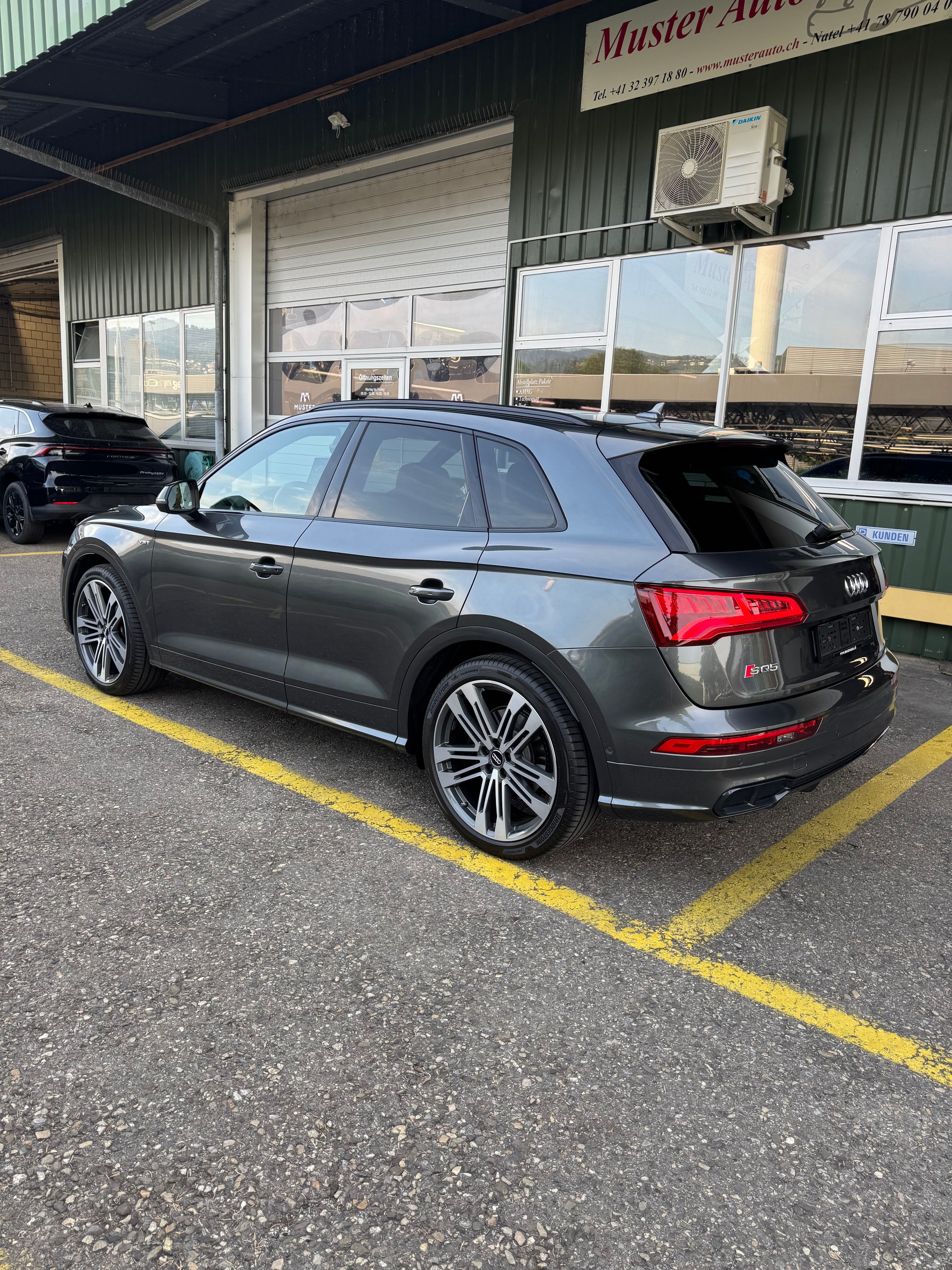 AUDI SQ5 3.0 TFSI Quattro S-Tronic 354 PS mit allen Optionen und Anhängerkupplung Panoramadach Sitzbelüftung 21 Zoll Alu-image-1