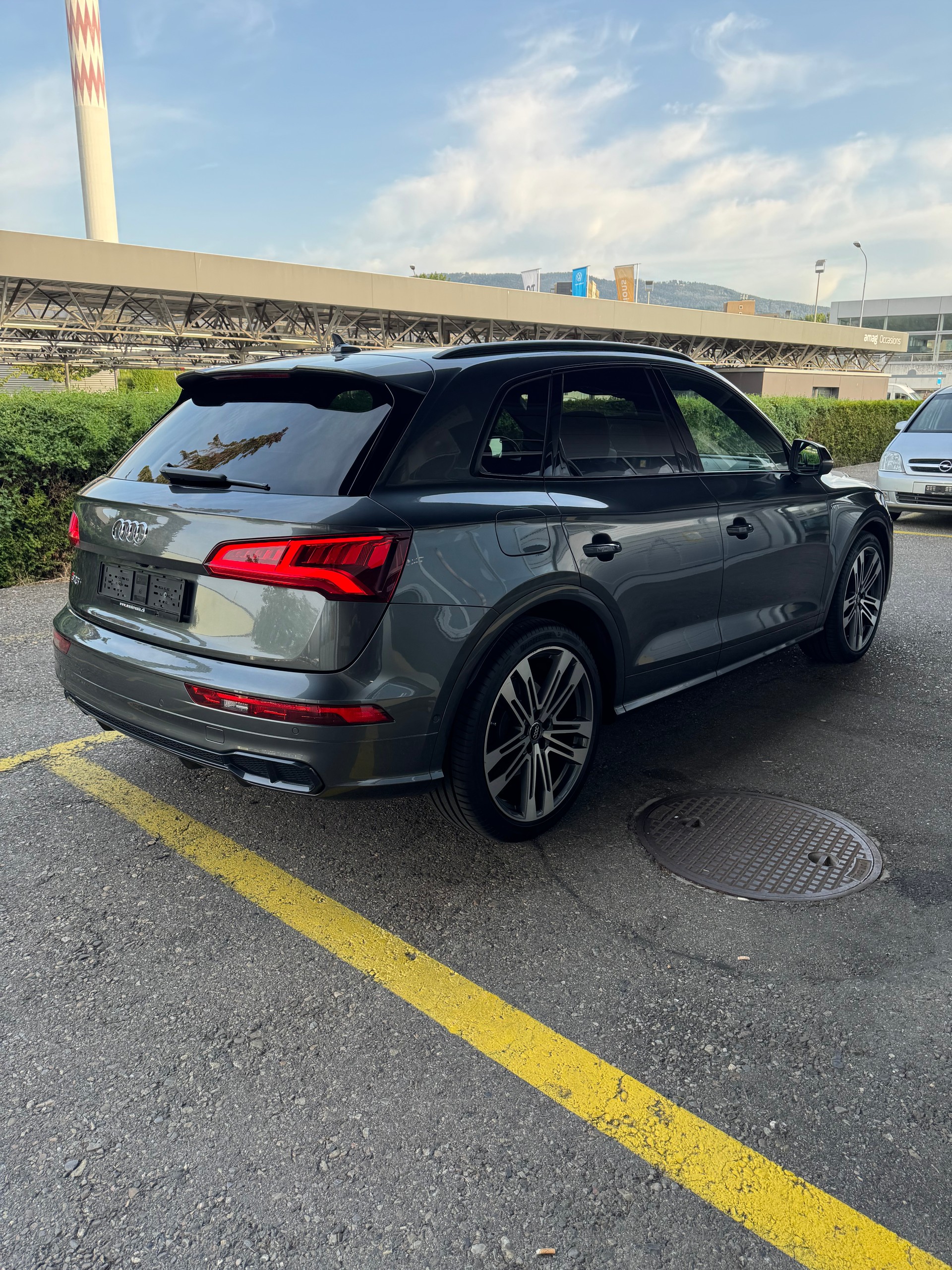 AUDI SQ5 3.0 TFSI Quattro S-Tronic 354 PS mit allen Optionen und Anhängerkupplung Panoramadach Sitzbelüftung 21 Zoll Alu-image-19