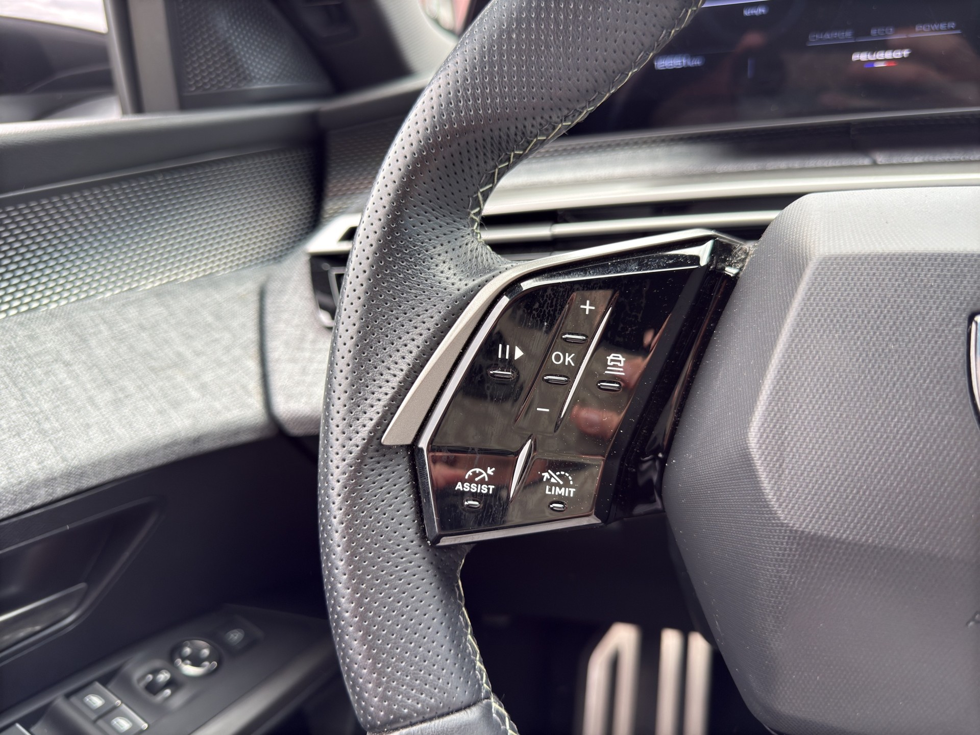 PEUGEOT 5008 1.2 Hybrid e-DCS6 GT 7 Plätzer-image-38