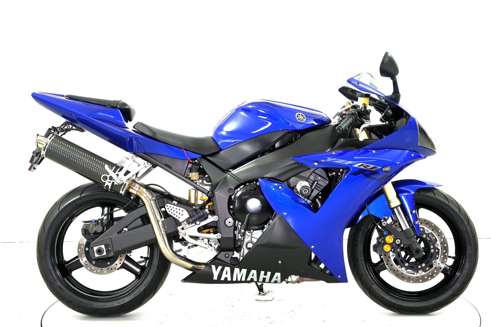 YAMAHA YZF-R1-showroom-element-3