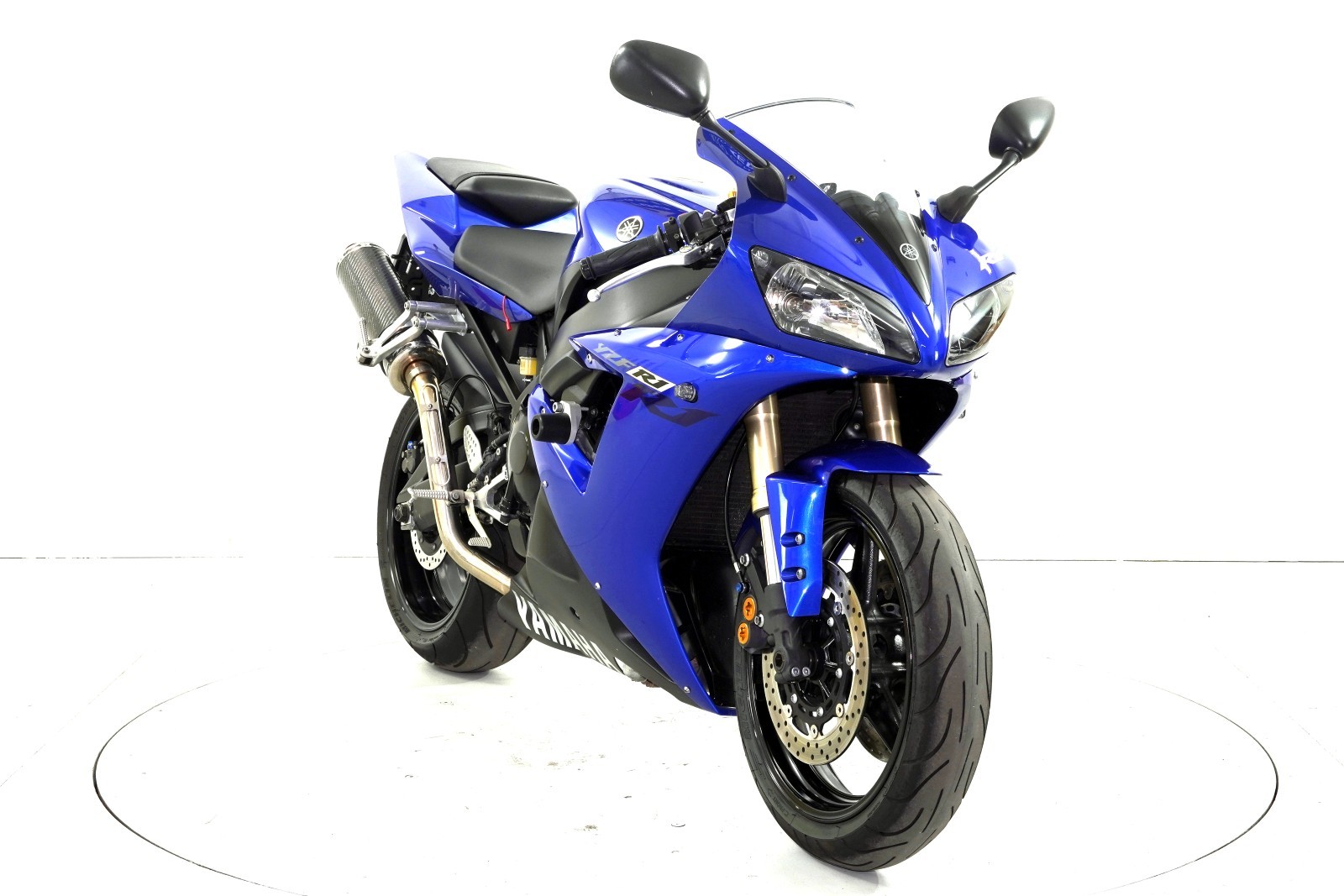 YAMAHA YZF-R1-showroom-element-1