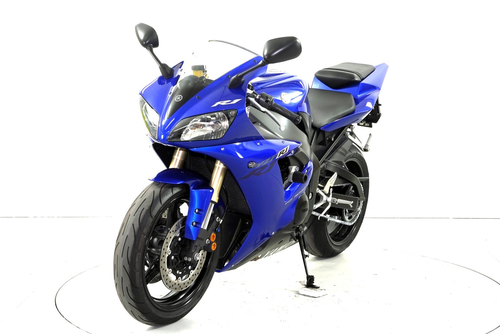 YAMAHA YZF-R1-showroom-element-2