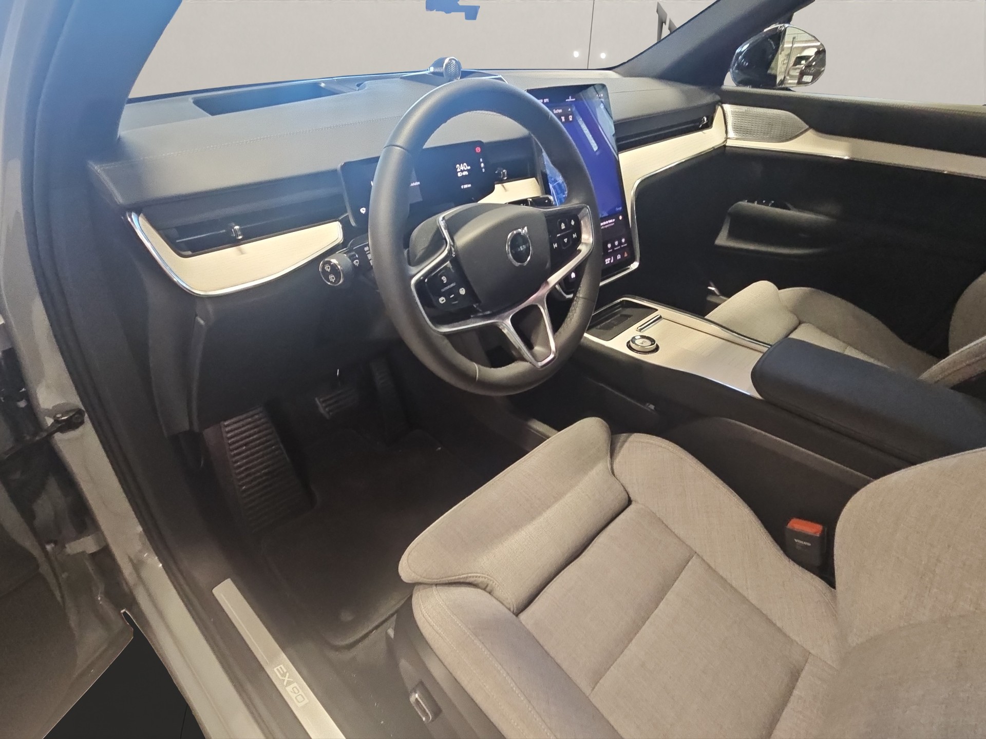 VOLVO EX90 Twin Performance Ultra AWD-image-8