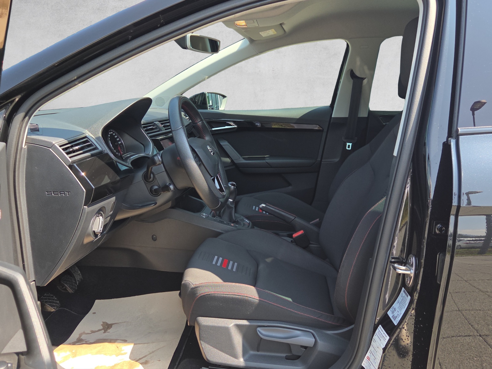 SEAT Ibiza 1.5 TSI EVO Swiss FR-image-8