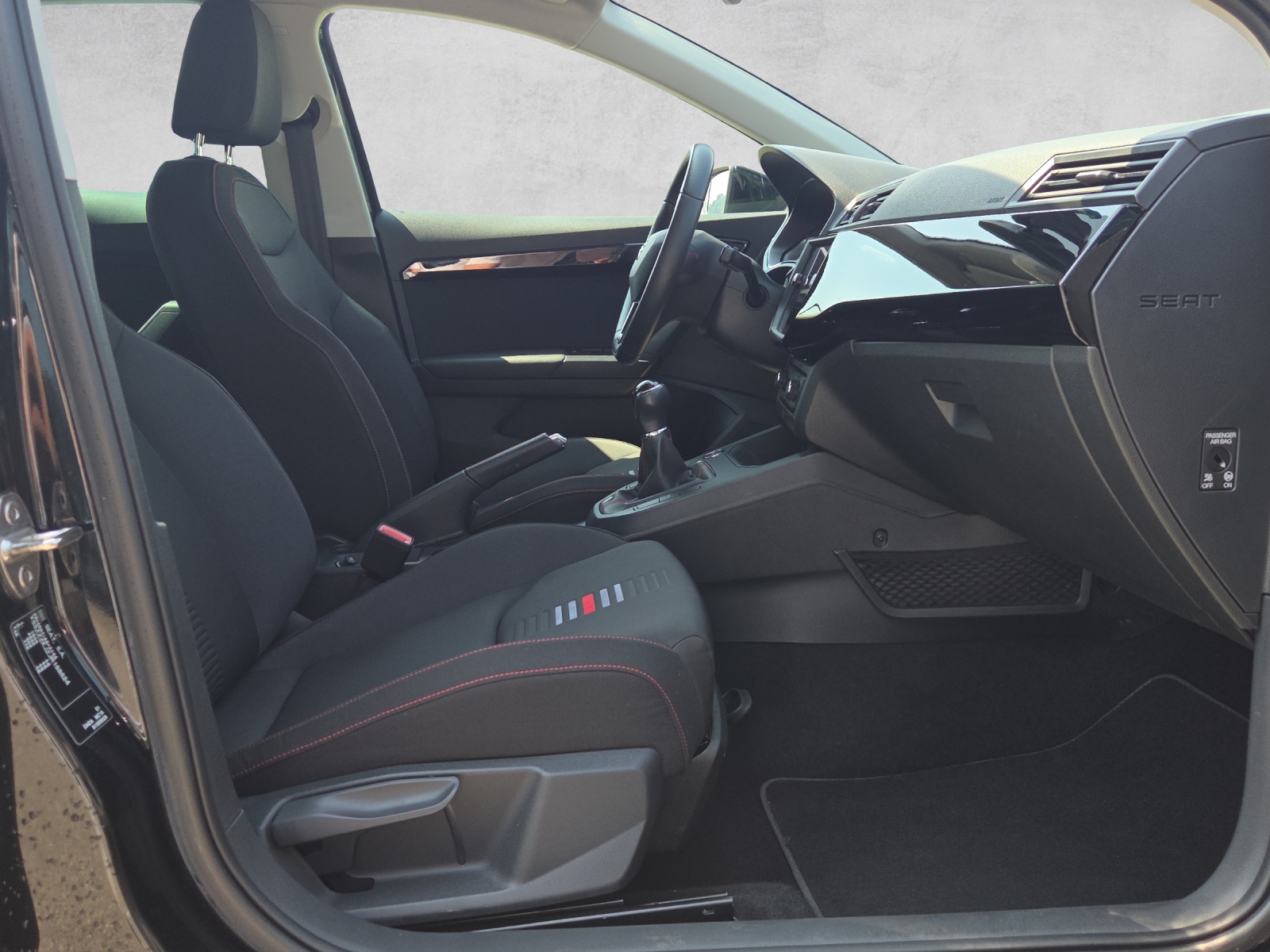 SEAT Ibiza 1.5 TSI EVO Swiss FR-image-12