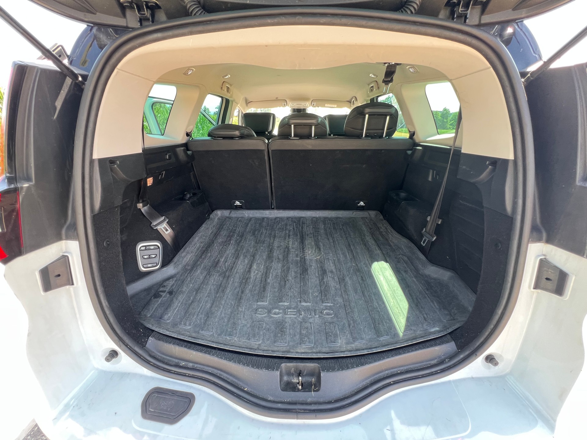 RENAULT Grand Scénic 1.2 16V Turbo Bose *7-Plätzer*-image-18