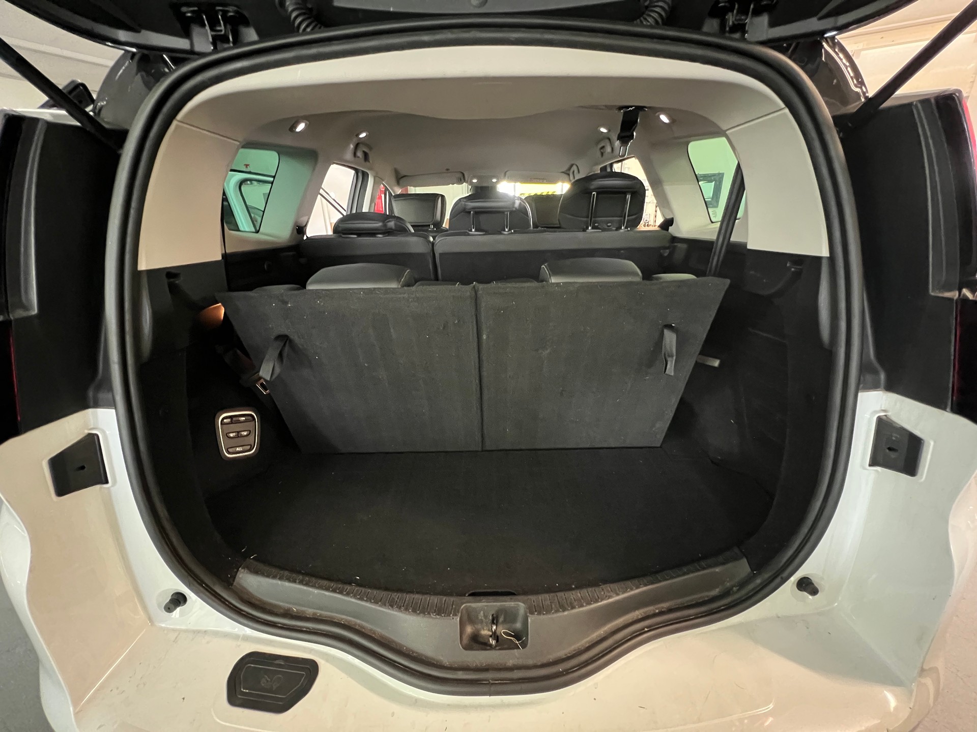 RENAULT Grand Scénic 1.2 16V Turbo Bose *7-Plätzer*-image-16