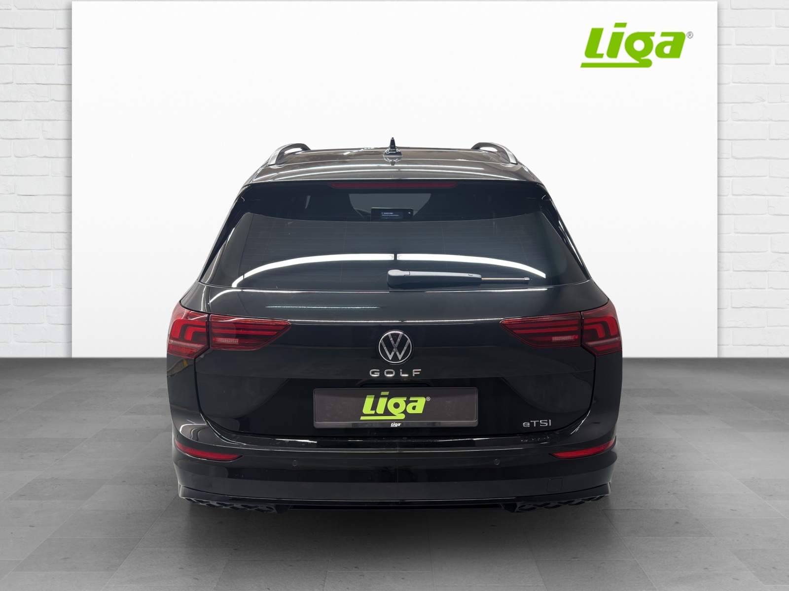 VW Golf VIII Variant 1.5 eTSI R-Line DSG-image-4