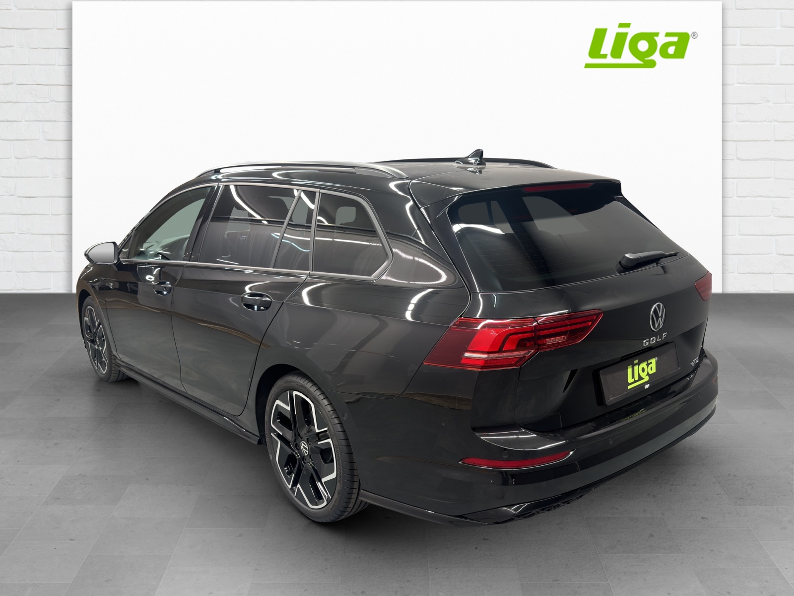 VW Golf VIII Variant 1.5 eTSI R-Line DSG-showroom-element-3