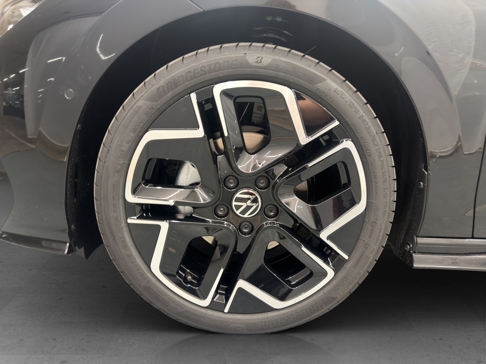 VW Golf VIII Variant 1.5 eTSI R-Line DSG-image-5