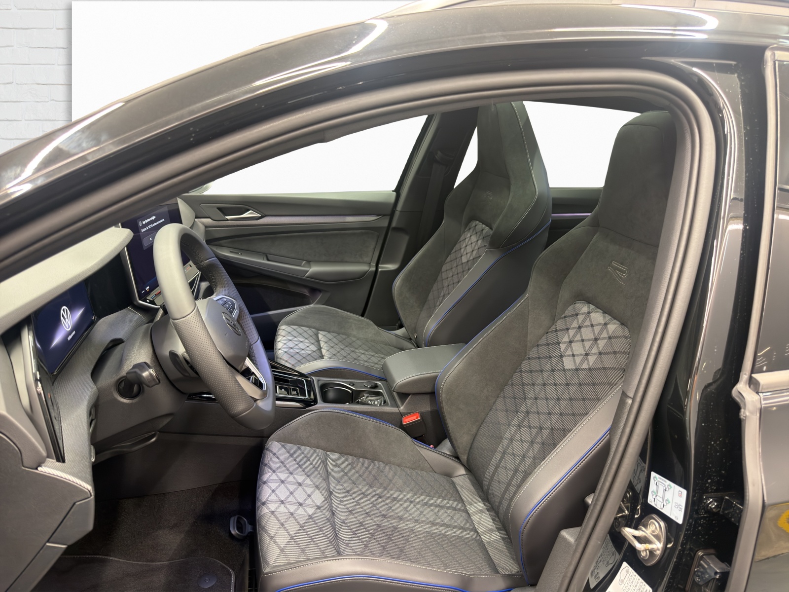 VW Golf VIII Variant 1.5 eTSI R-Line DSG-image-6