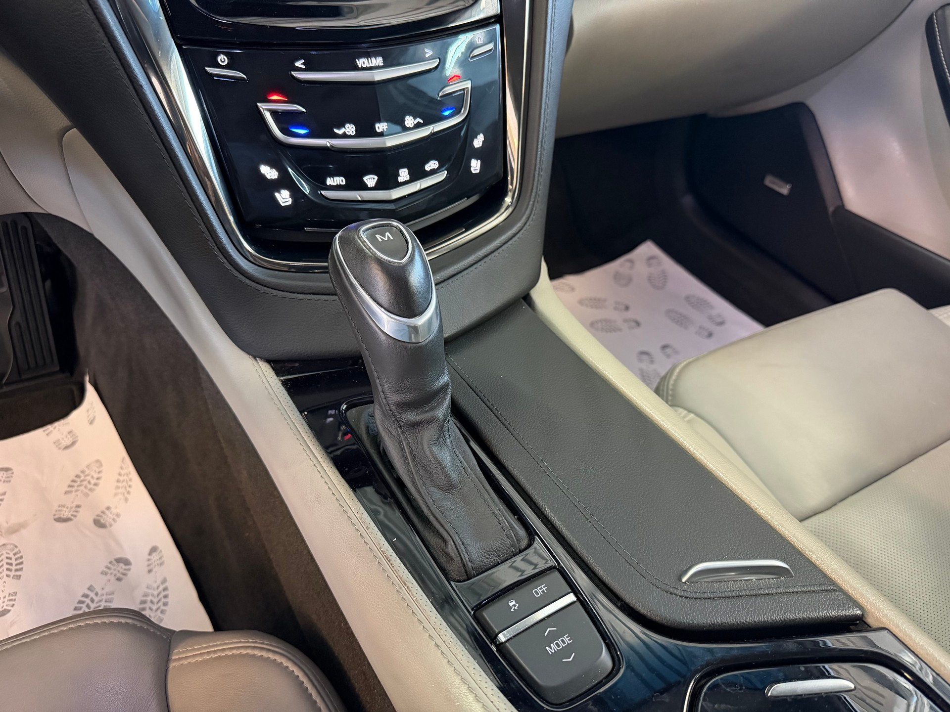 CADILLAC CTS Sedan 2.0 Turbo AWD Premium Automatic | CH-Auto | MFK 02.2025 | Ab Service |-image-17