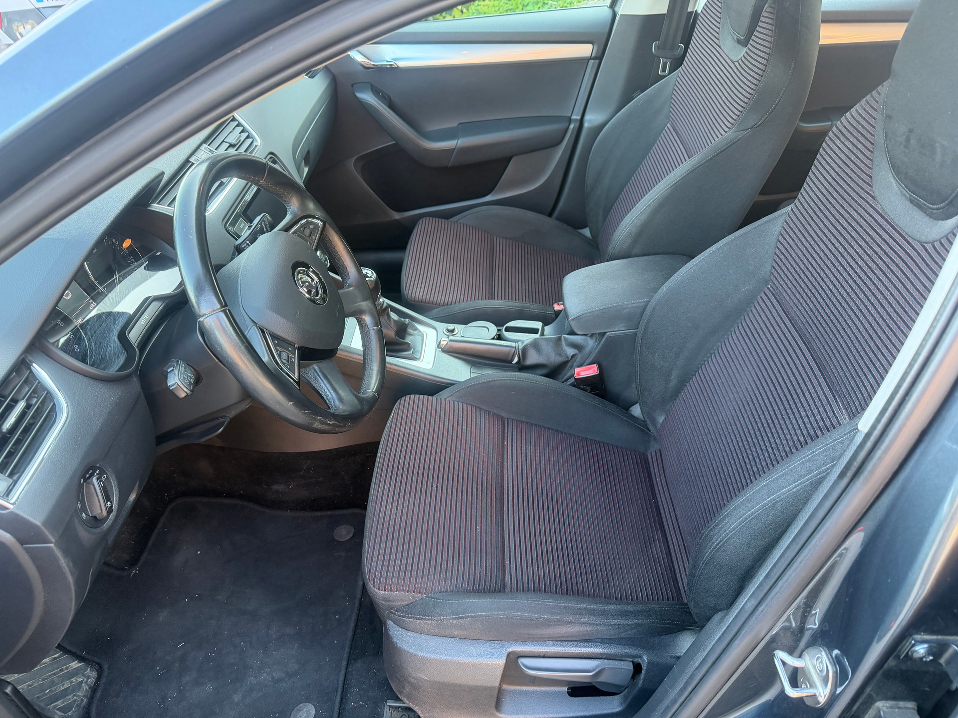 SKODA OCTAVIA 1.6 4X4-image-5