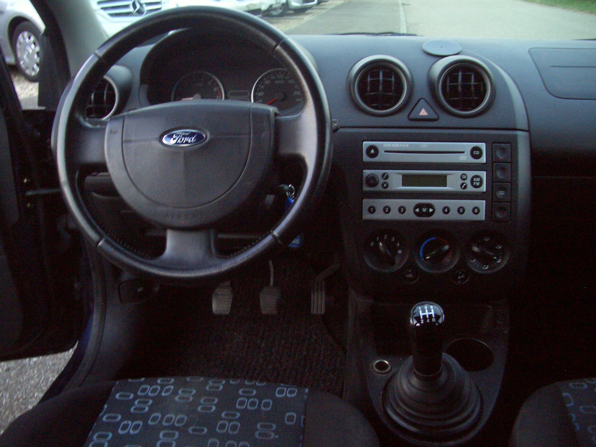 FORD Fiesta 1.4 16V Trend-image-5
