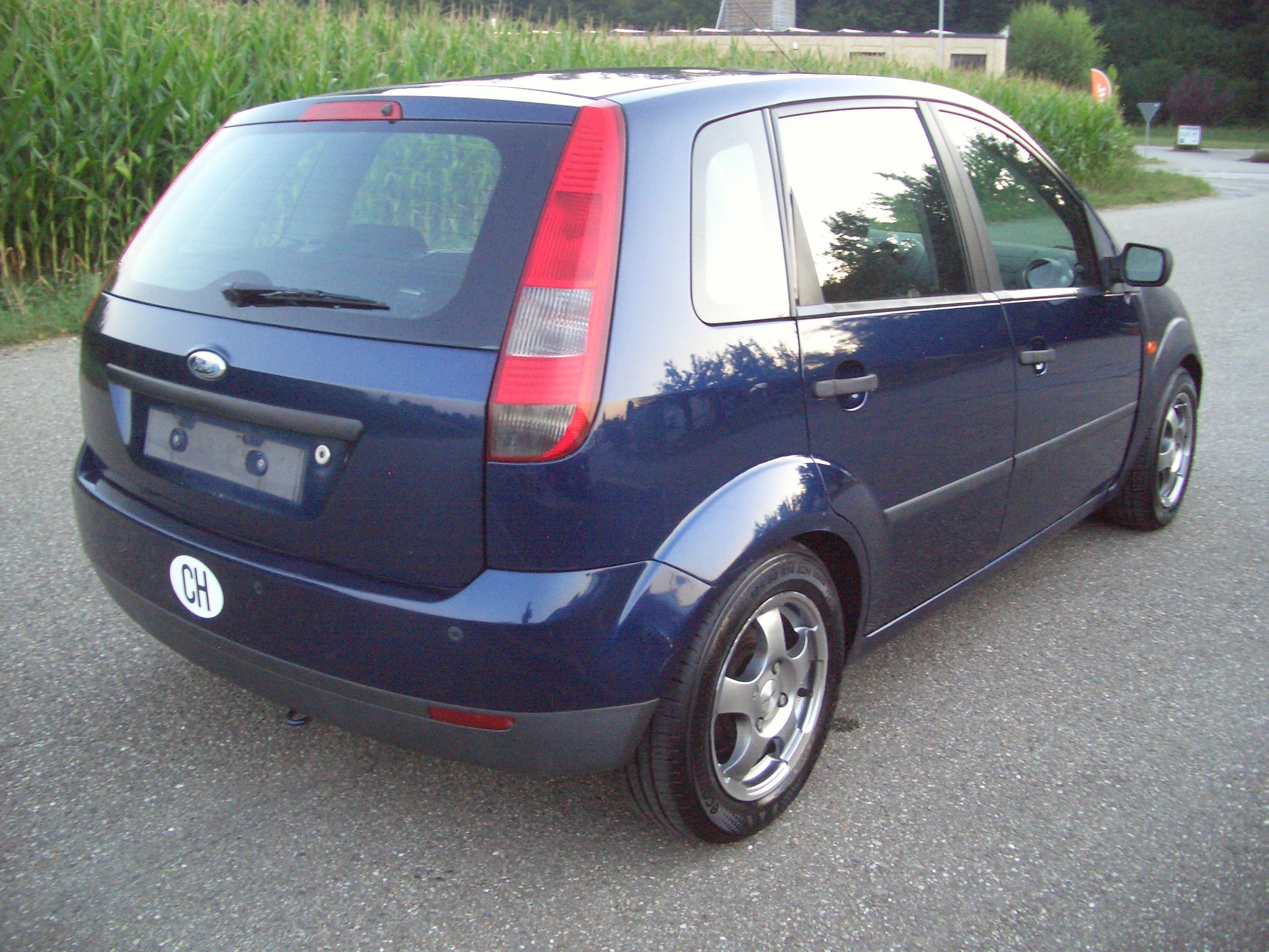 FORD Fiesta 1.4 16V Trend-image-1