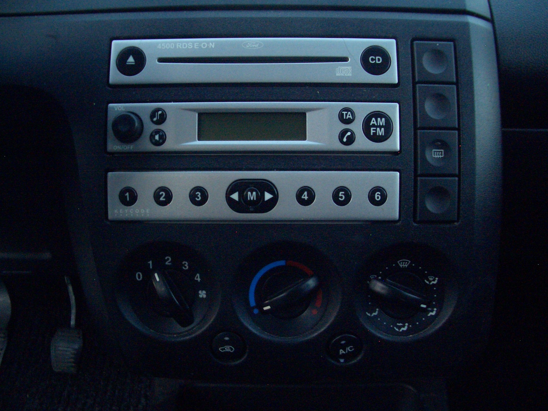 FORD Fiesta 1.4 16V Trend-image-6