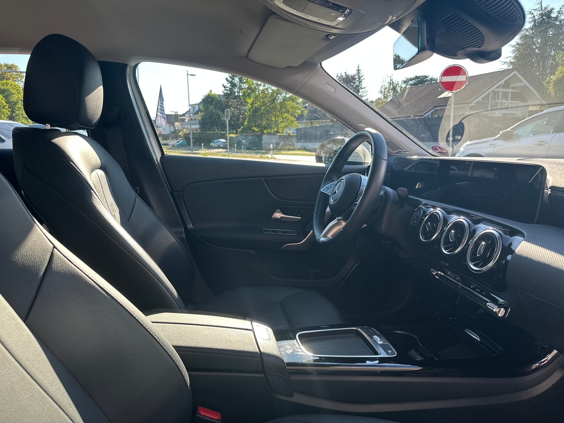 MERCEDES-BENZ A 180 7G-DCT-image-10