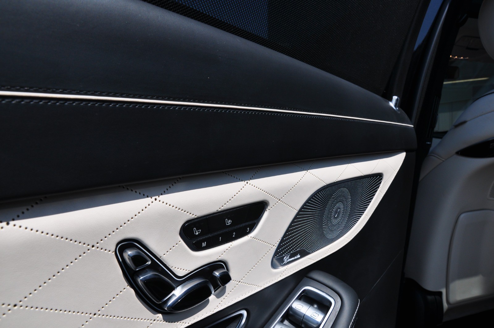 MERCEDES-BENZ S 560 Maybach 4Matic 9G-Tronic-image-22