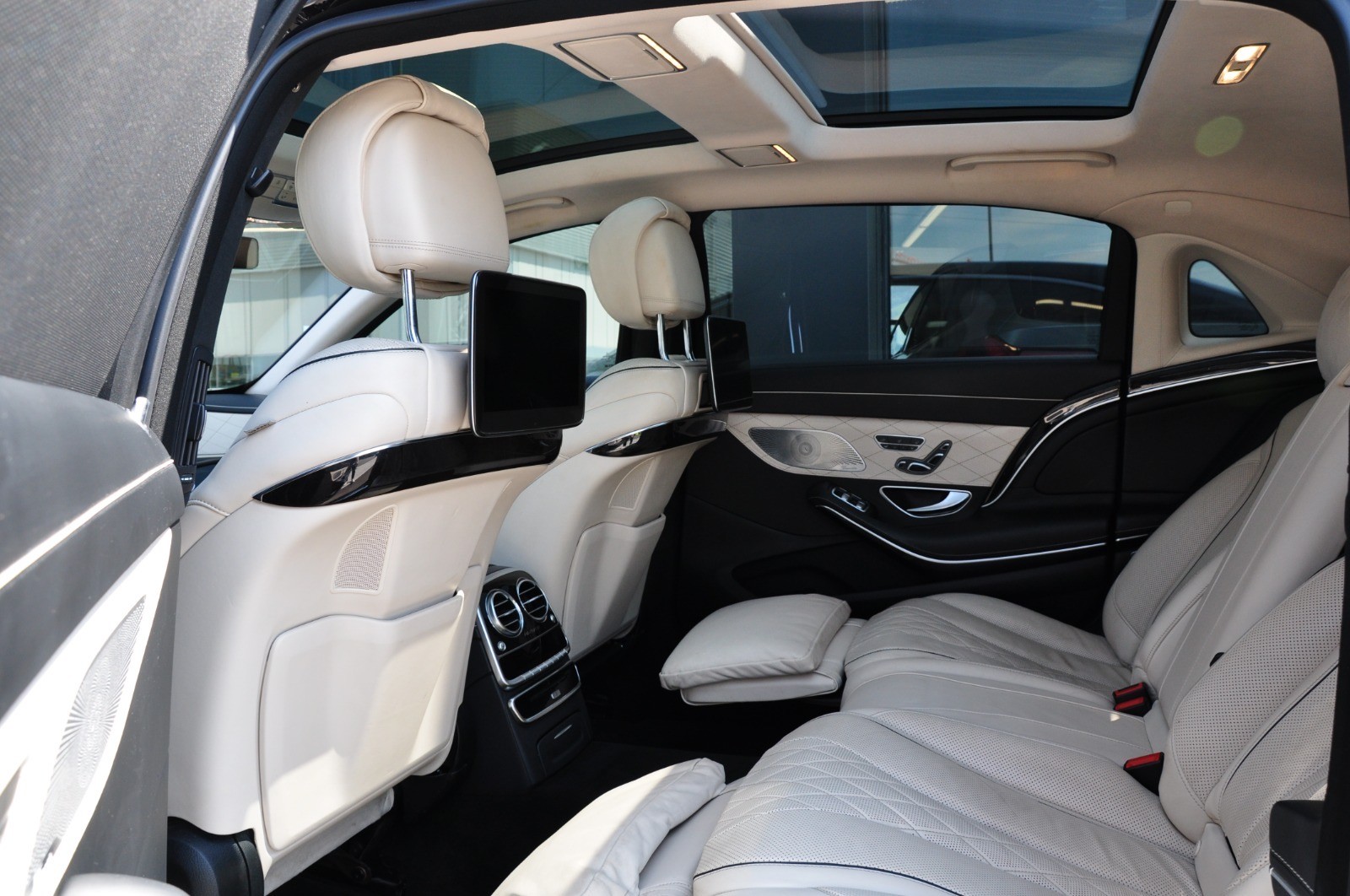 MERCEDES-BENZ S 560 Maybach 4Matic 9G-Tronic-image-2