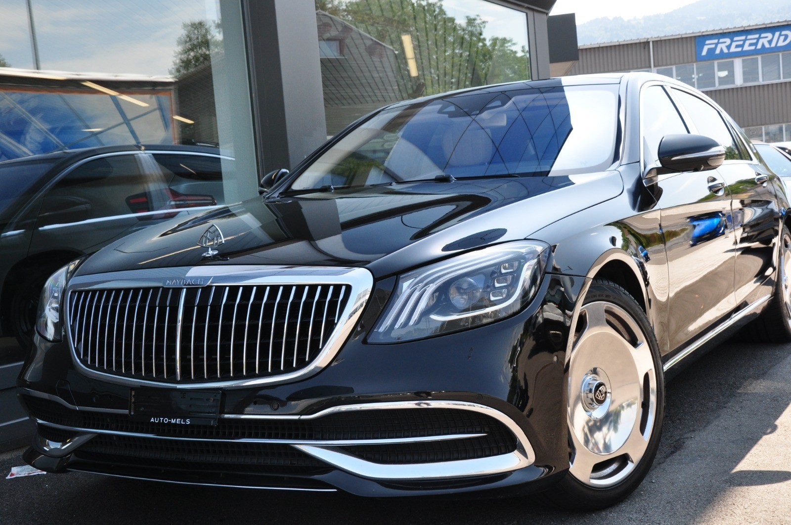 MERCEDES-BENZ S 560 Maybach 4Matic 9G-Tronic-image-24