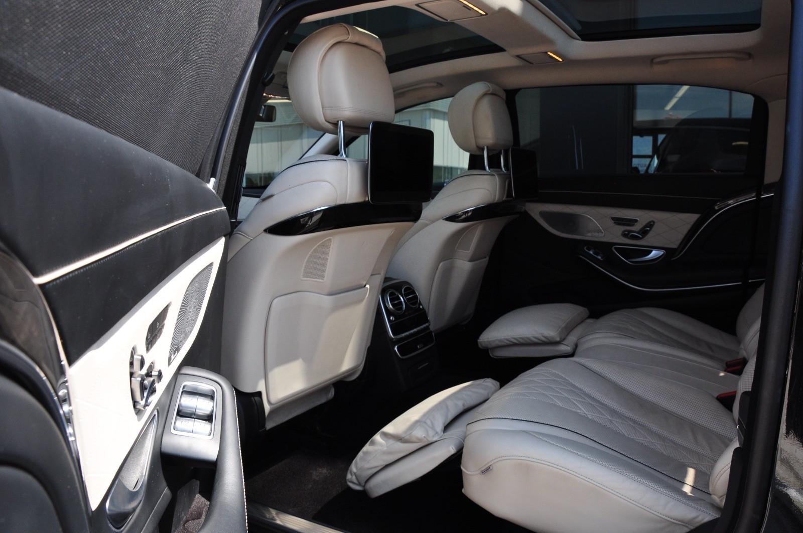MERCEDES-BENZ S 560 Maybach 4Matic 9G-Tronic-image-6