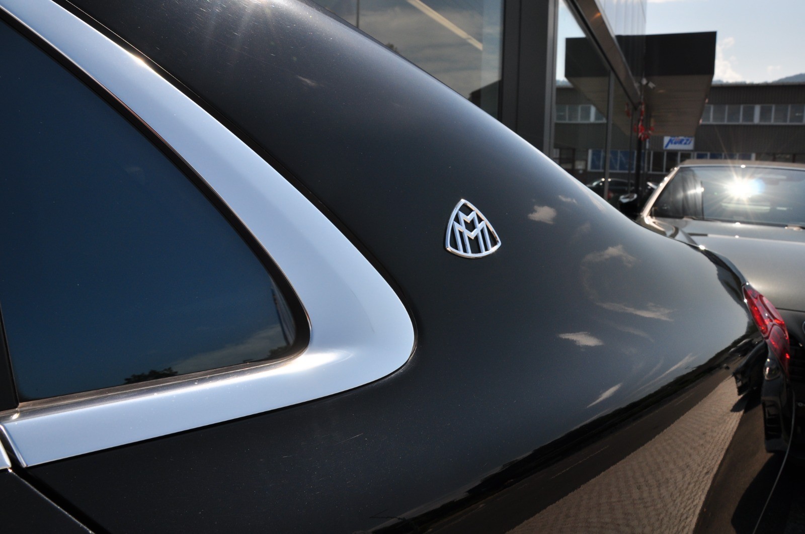 MERCEDES-BENZ S 560 Maybach 4Matic 9G-Tronic-image-3