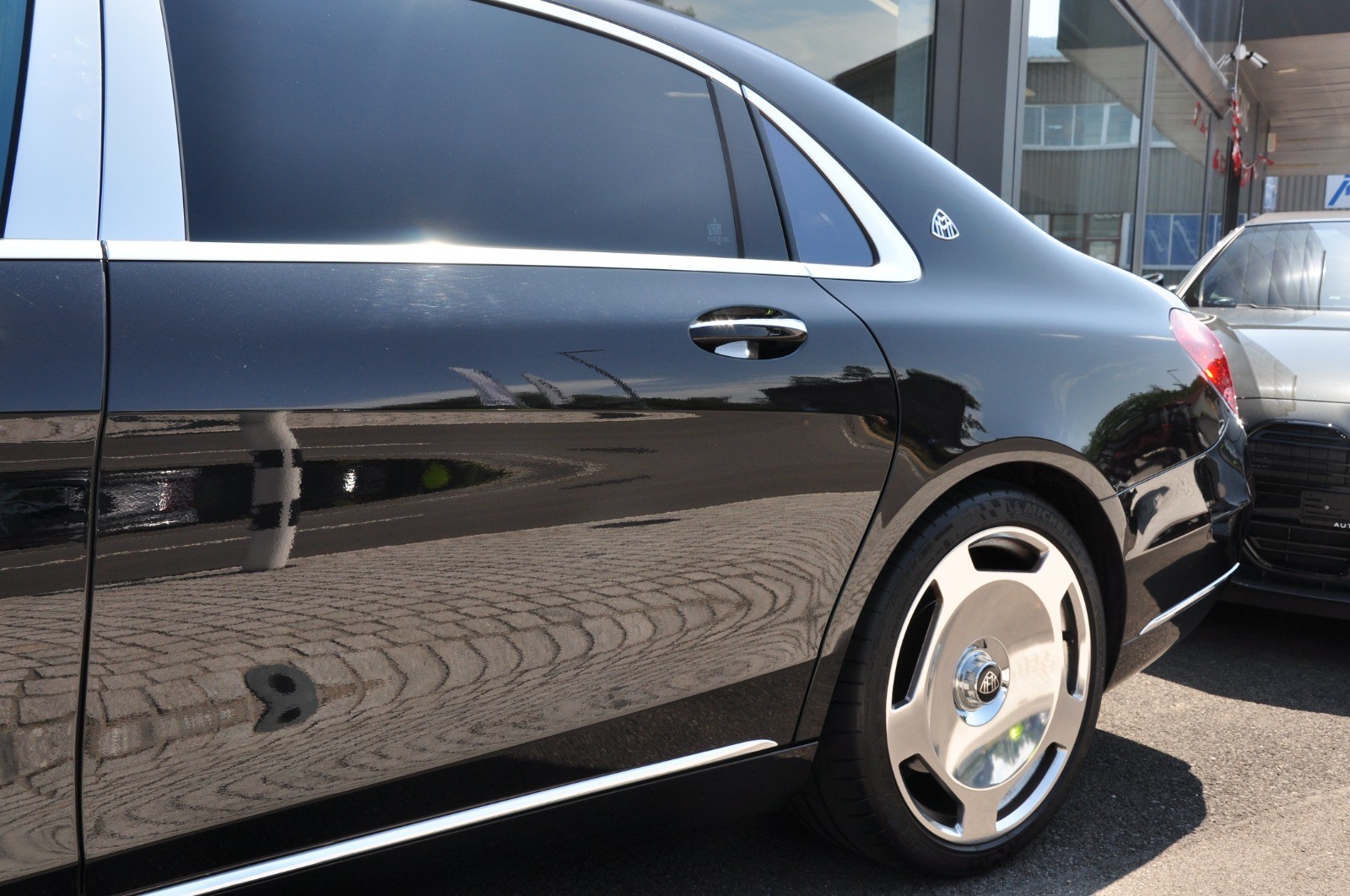 MERCEDES-BENZ S 560 Maybach 4Matic 9G-Tronic-image-11