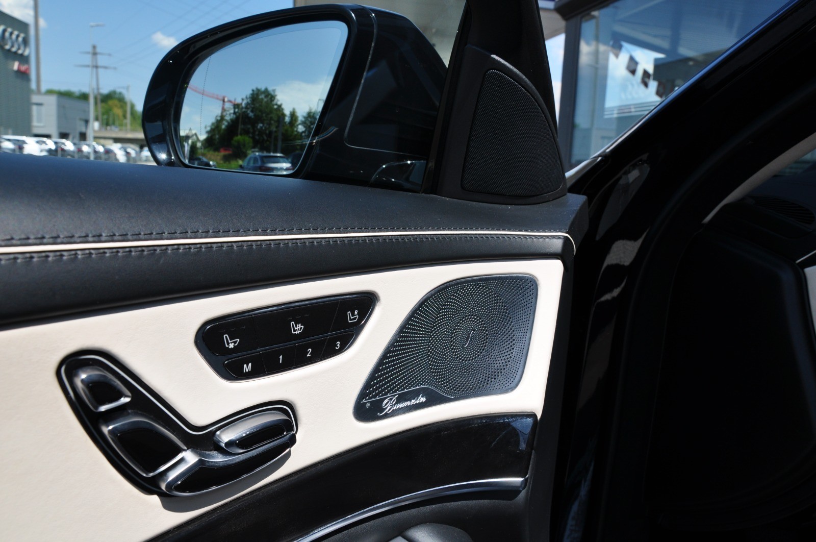 MERCEDES-BENZ S 560 Maybach 4Matic 9G-Tronic-image-19