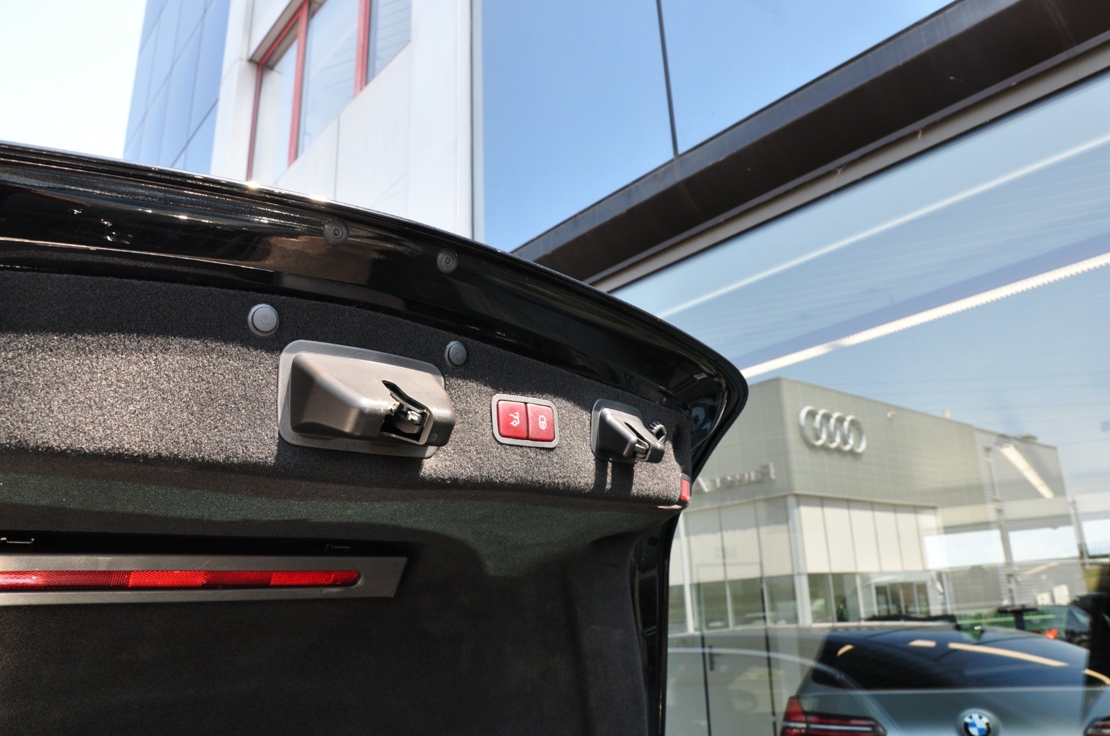 MERCEDES-BENZ S 560 Maybach 4Matic 9G-Tronic-image-5