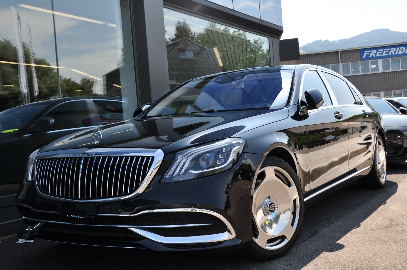 MERCEDES-BENZ S 560 Maybach 4Matic 9G-Tronic-image-12