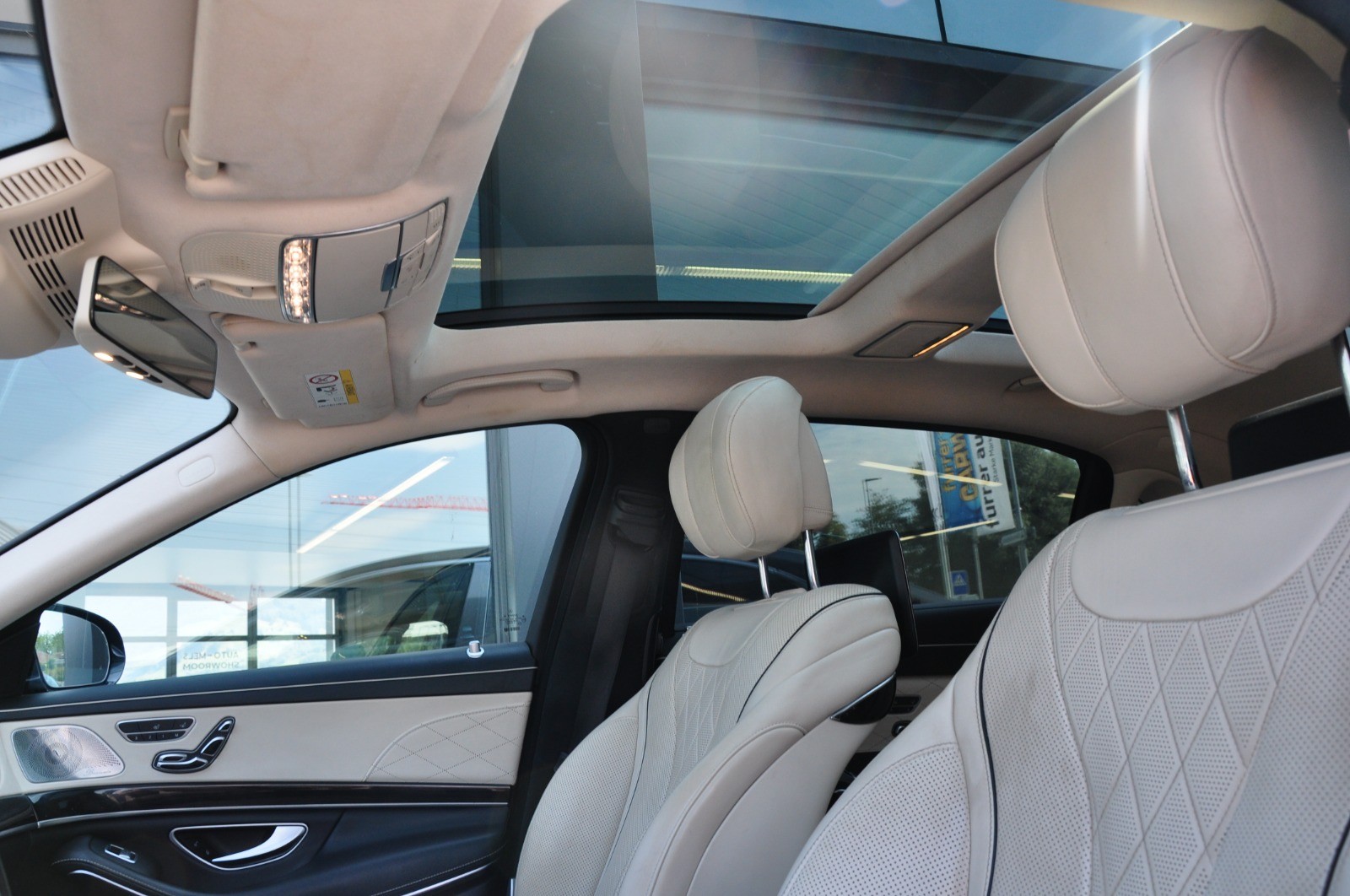 MERCEDES-BENZ S 560 Maybach 4Matic 9G-Tronic-image-17