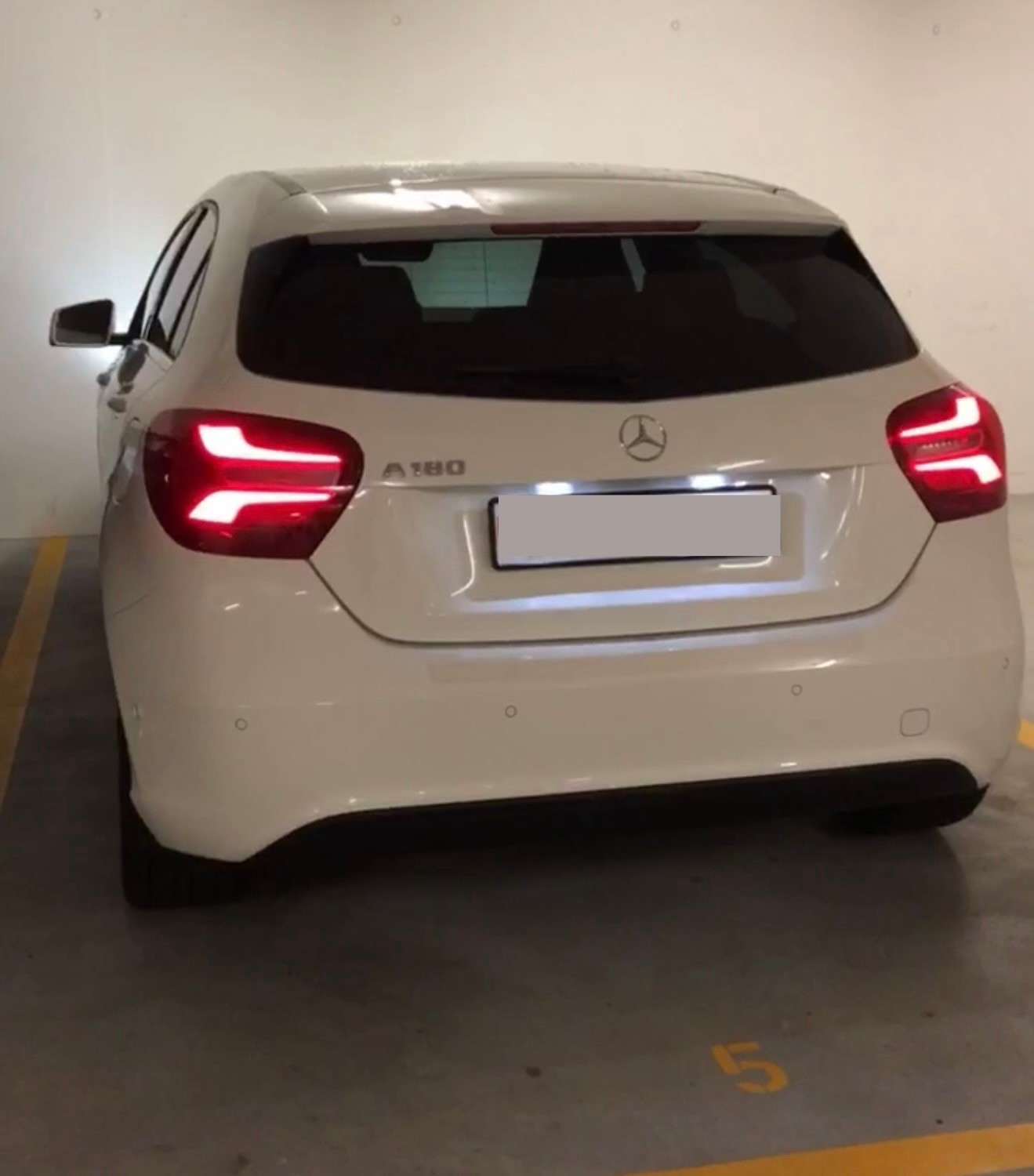 MERCEDES-BENZ A 180-image-2