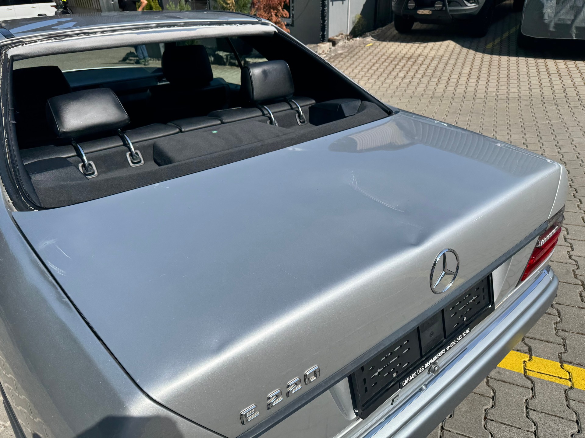 MERCEDES-BENZ E 220-image-8