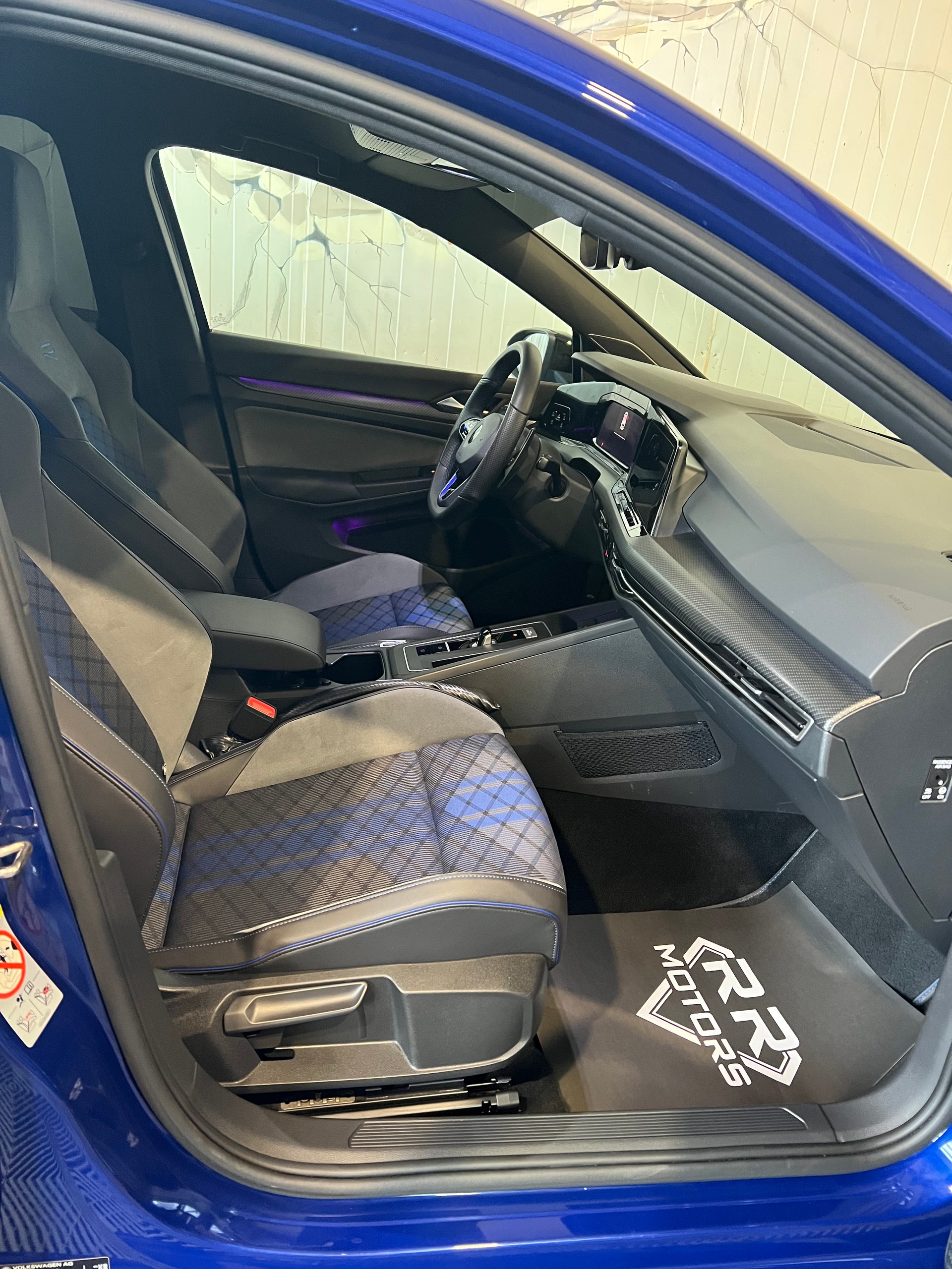 VW Golf 2.0 TSI R DSG 4Motion-image-6
