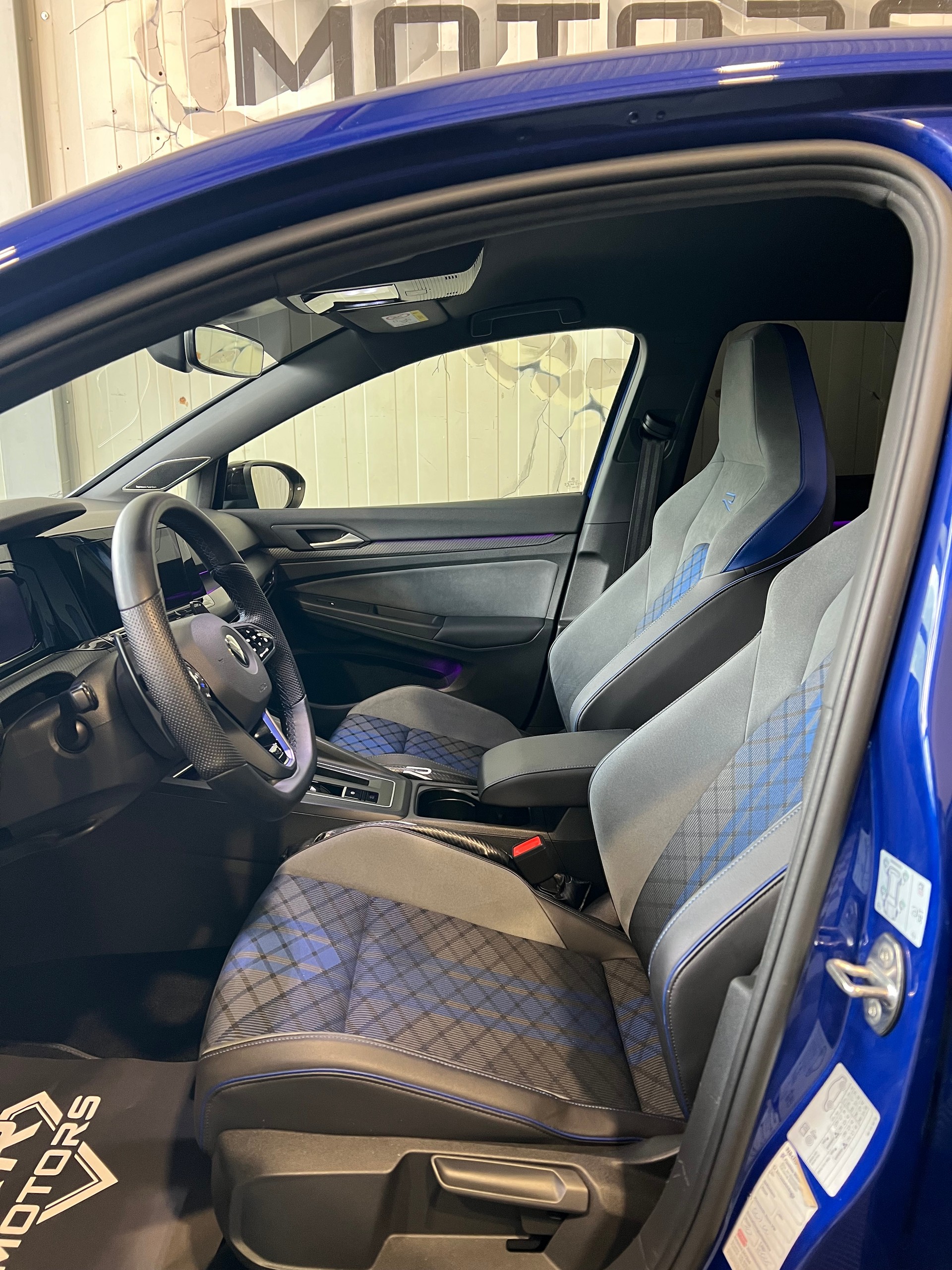 VW Golf 2.0 TSI R DSG 4Motion-image-13