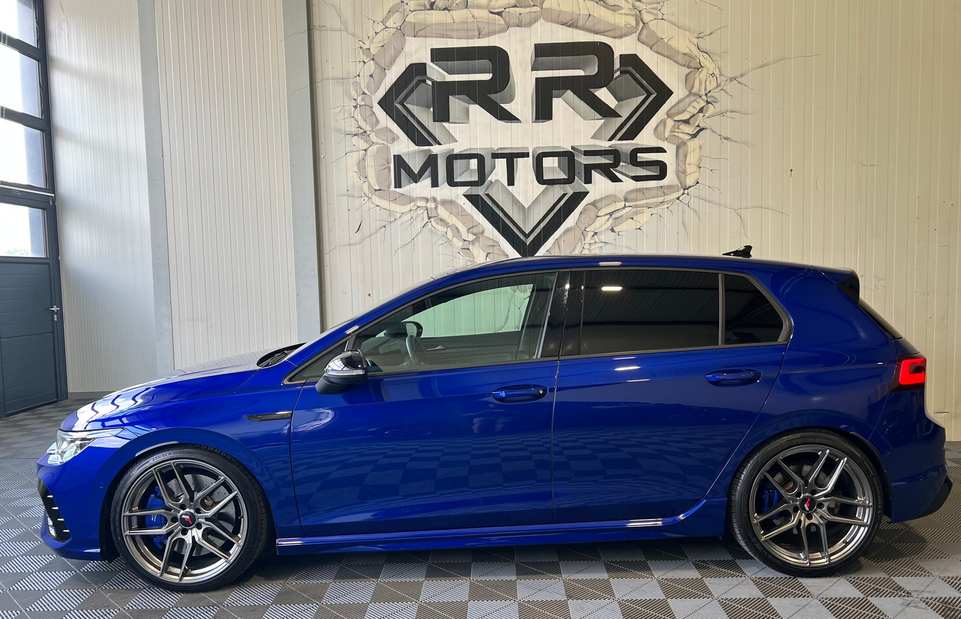 VW Golf 2.0 TSI R DSG 4Motion-image-1