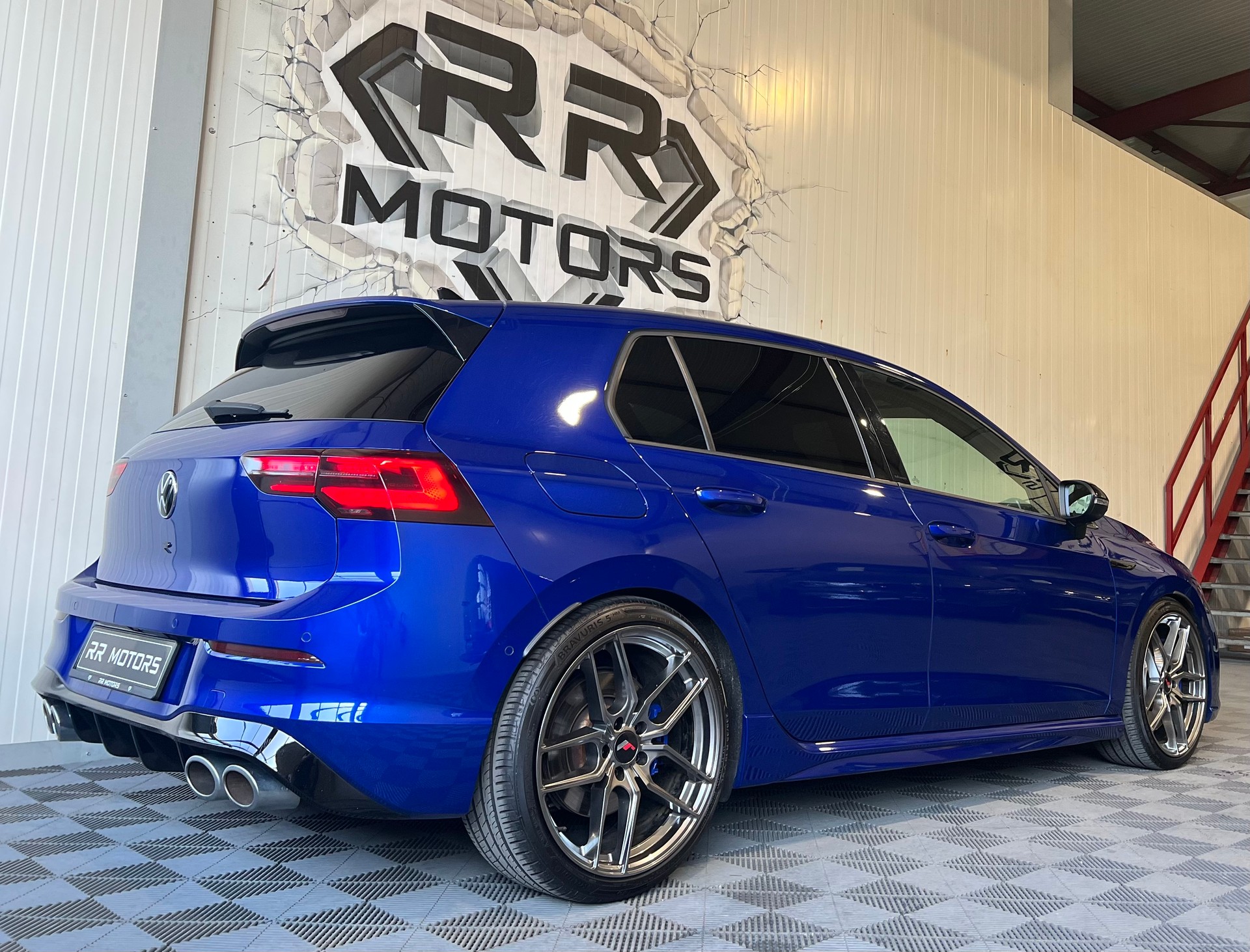 VW Golf 2.0 TSI R DSG 4Motion-image-3