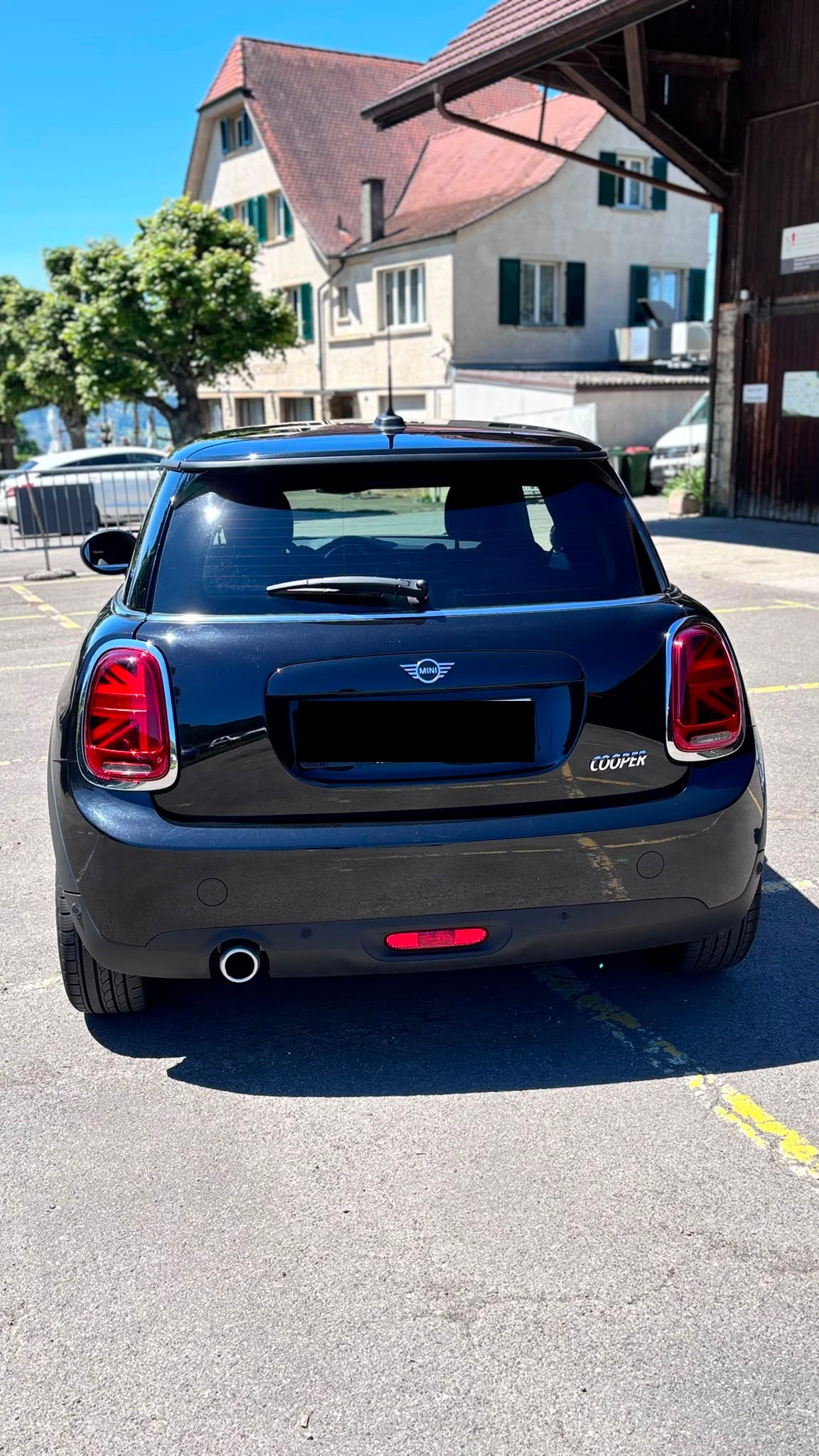 MINI 1.5i Cooper Blackyard-image-2